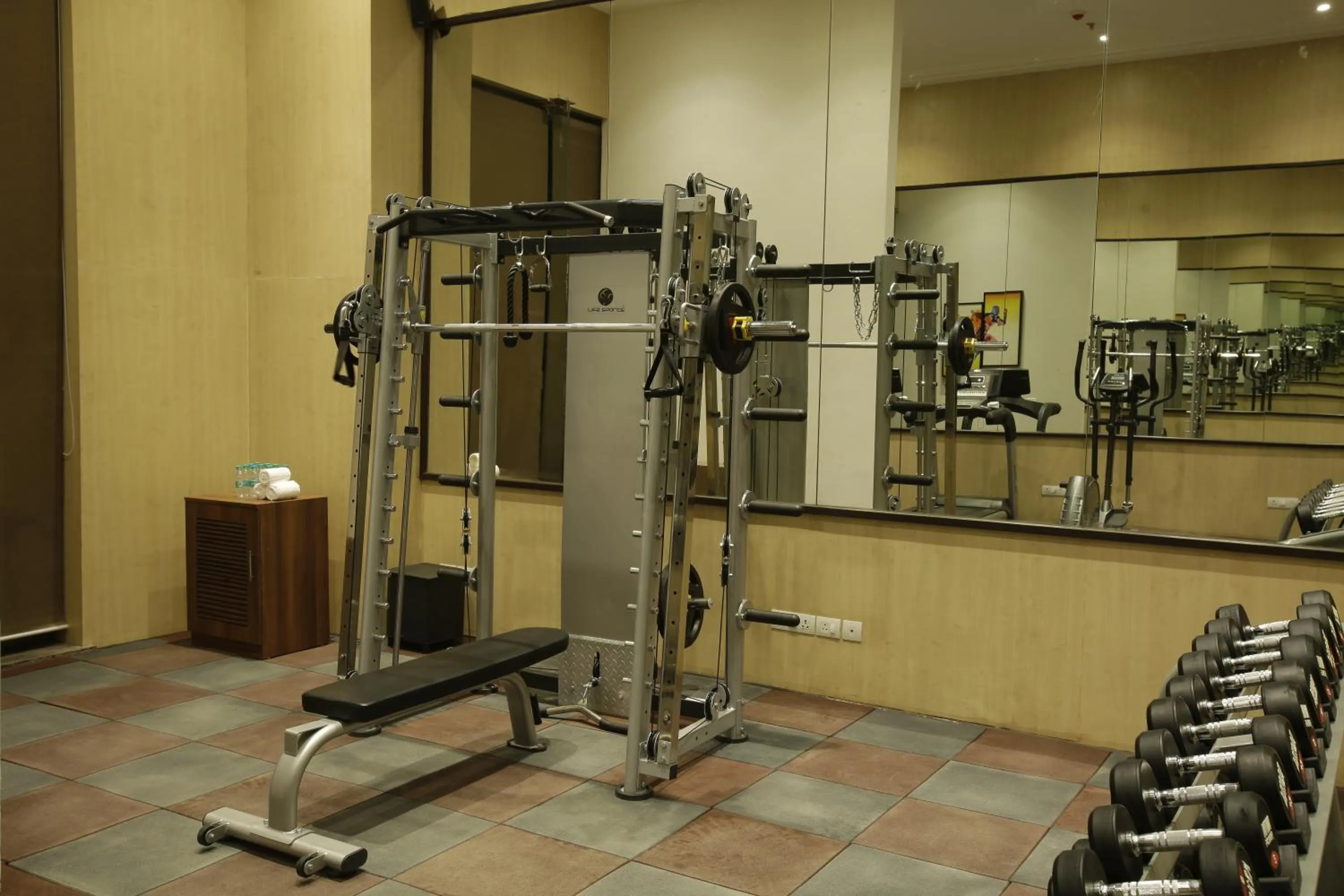 Fitness centre/facilities in Golden Suites Gurgaon Inde Hotels