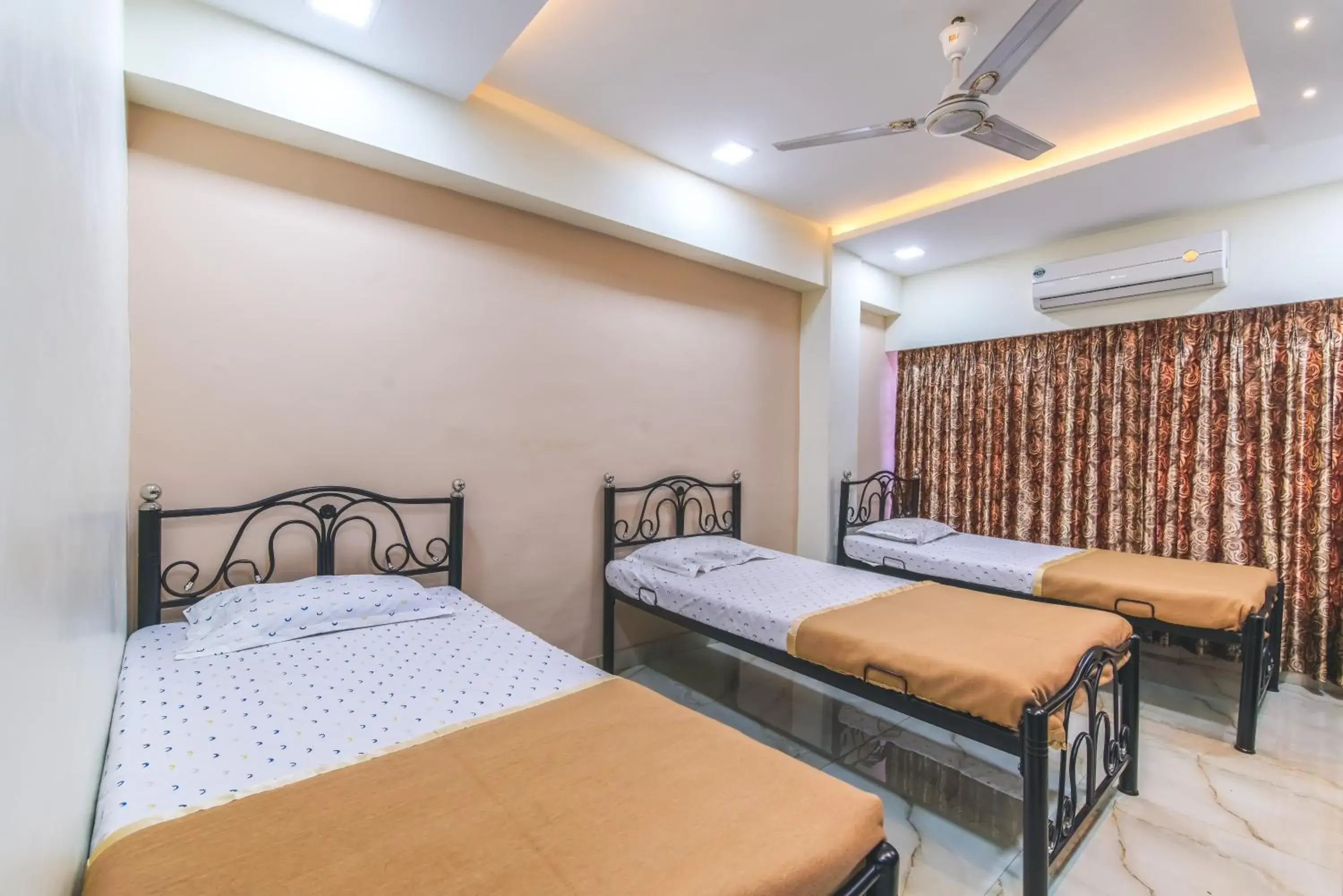Bed in 4-Bed Dormitory Room in Hotel Nest In Bed in 4-Bed Dormitory Room in Hotel Nest In