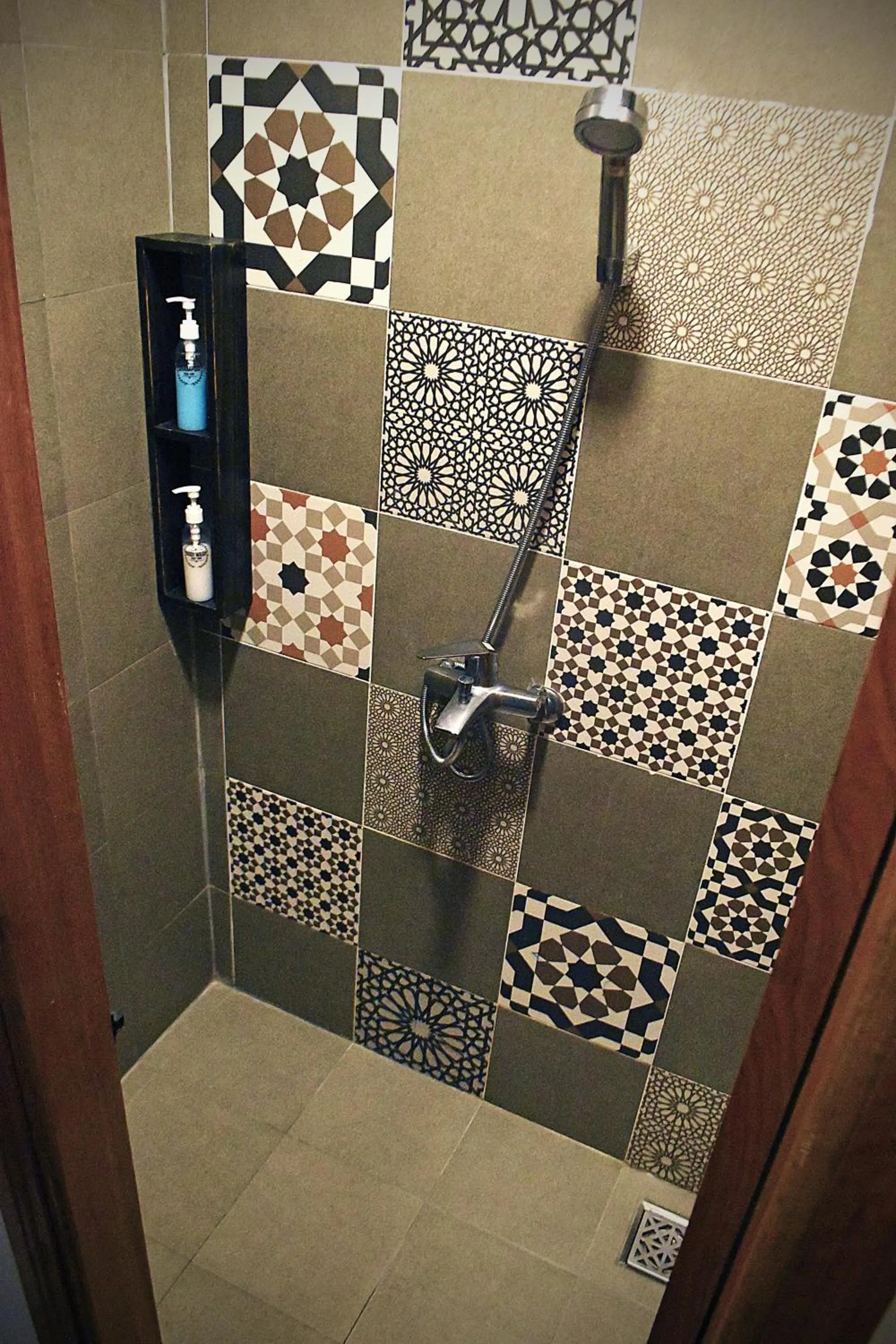 Shower in Kon-Tiki DaNang Hostel