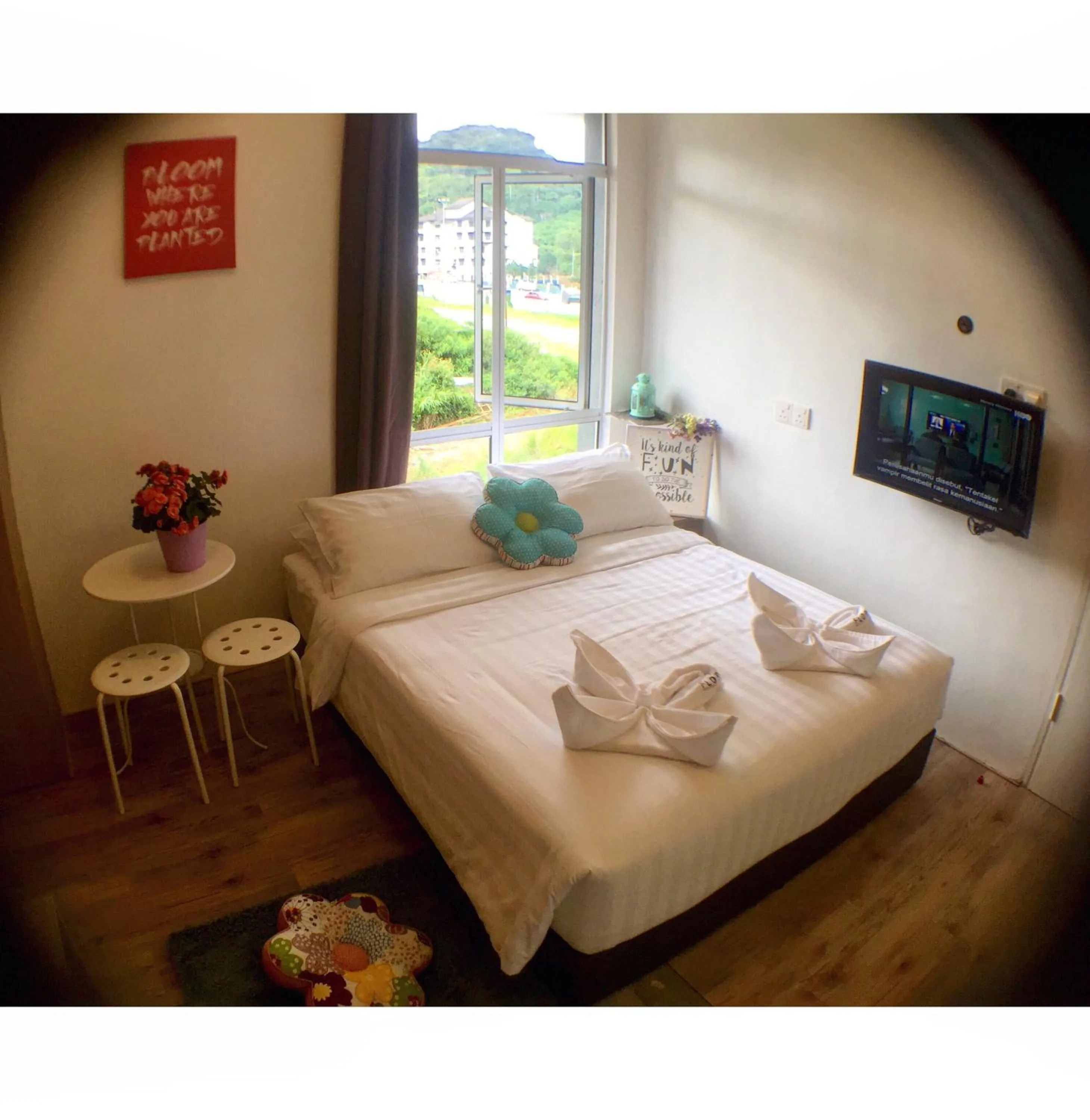 Bedroom, Bed in Hotel Flora Plus