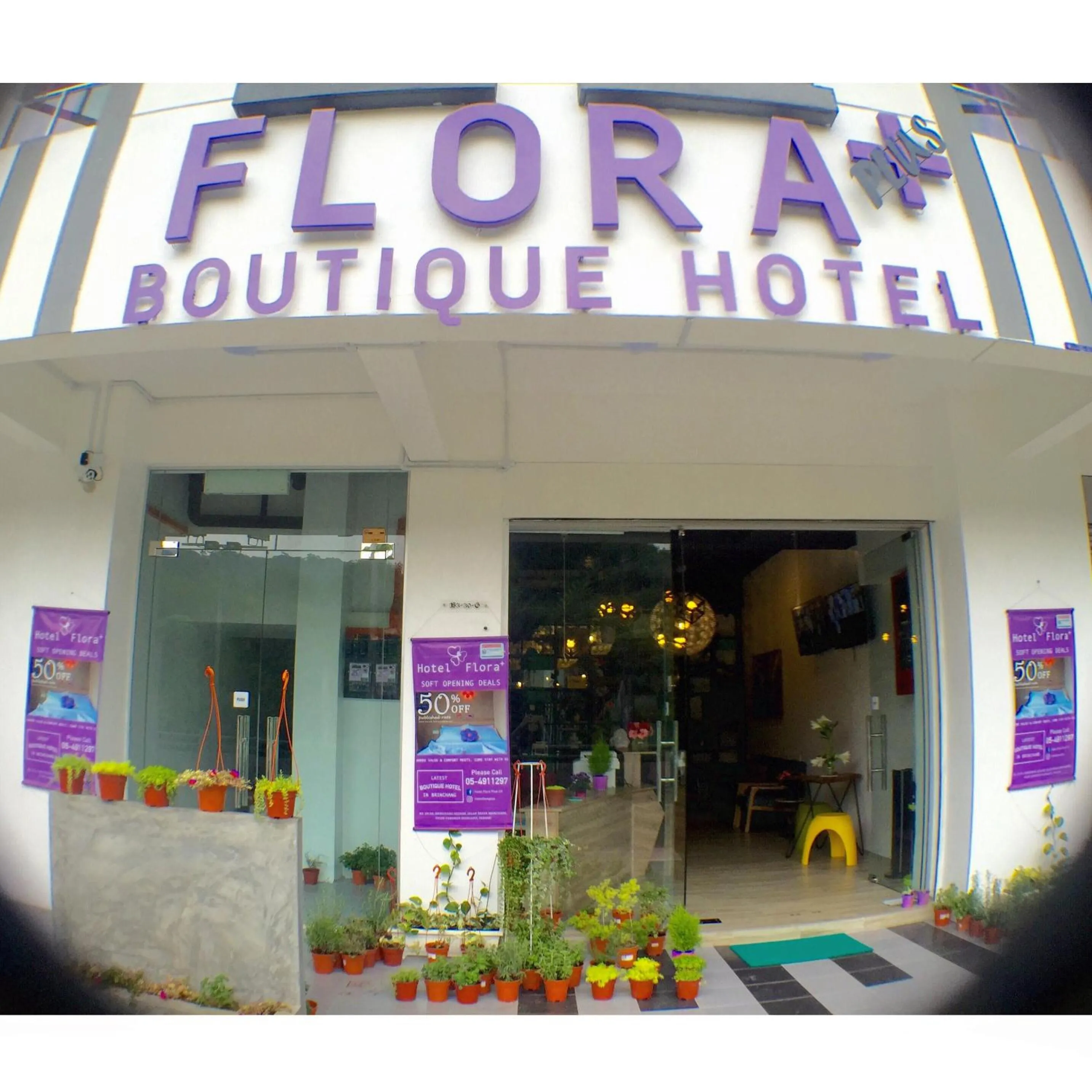 Facade/entrance in Hotel Flora Plus