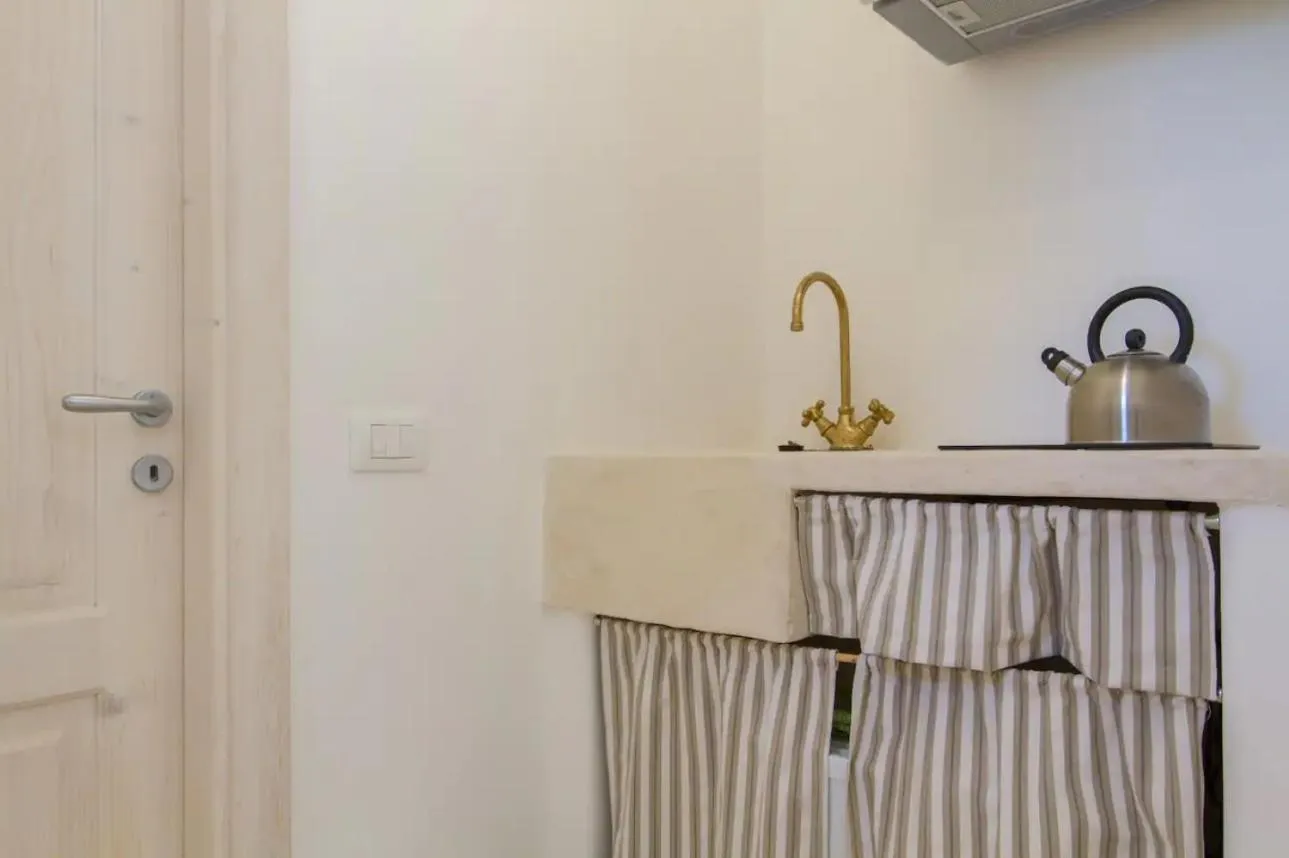 Kitchen or kitchenette in Masseria Trulli sull'Aia