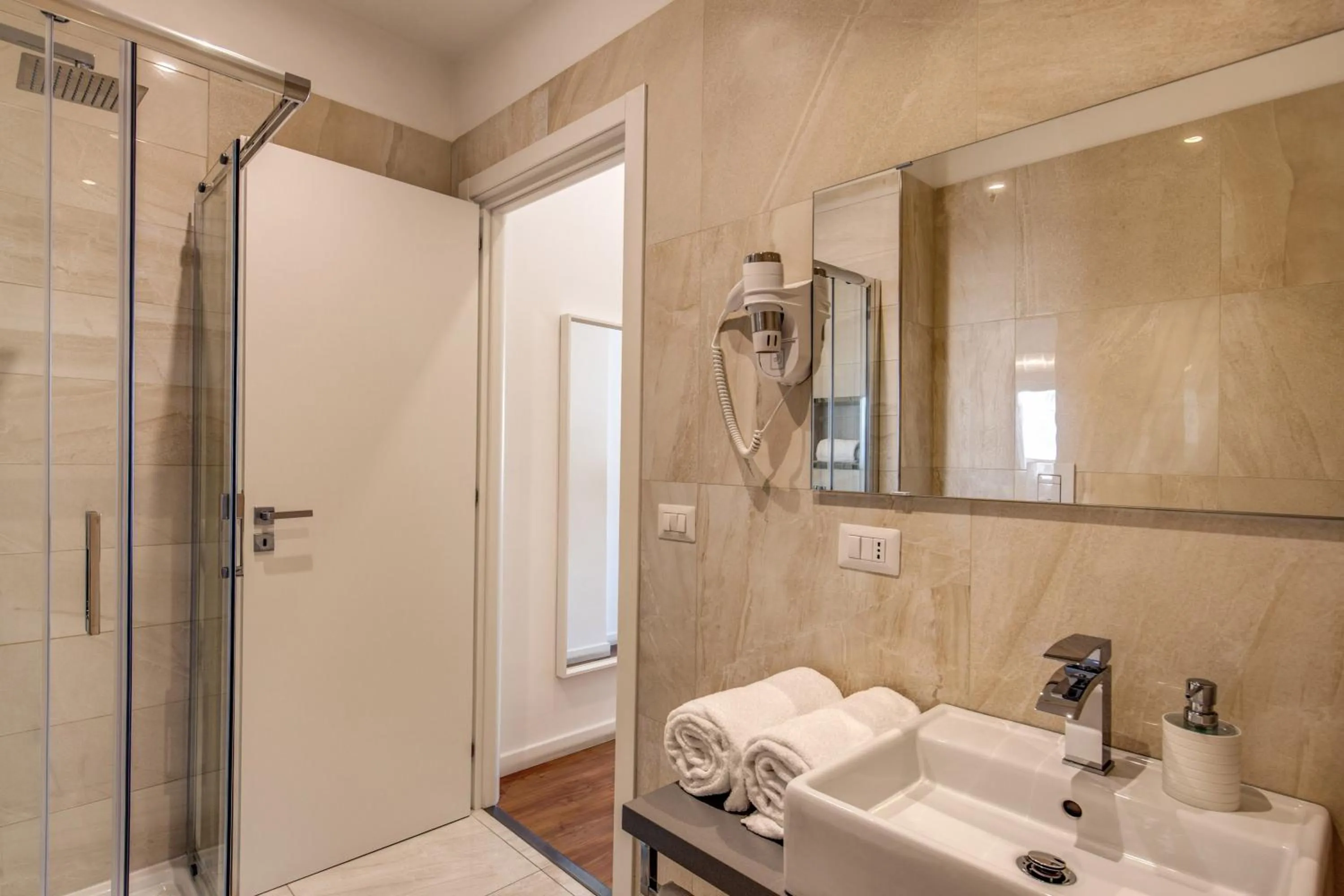 Shower in Napoli Great View B&B