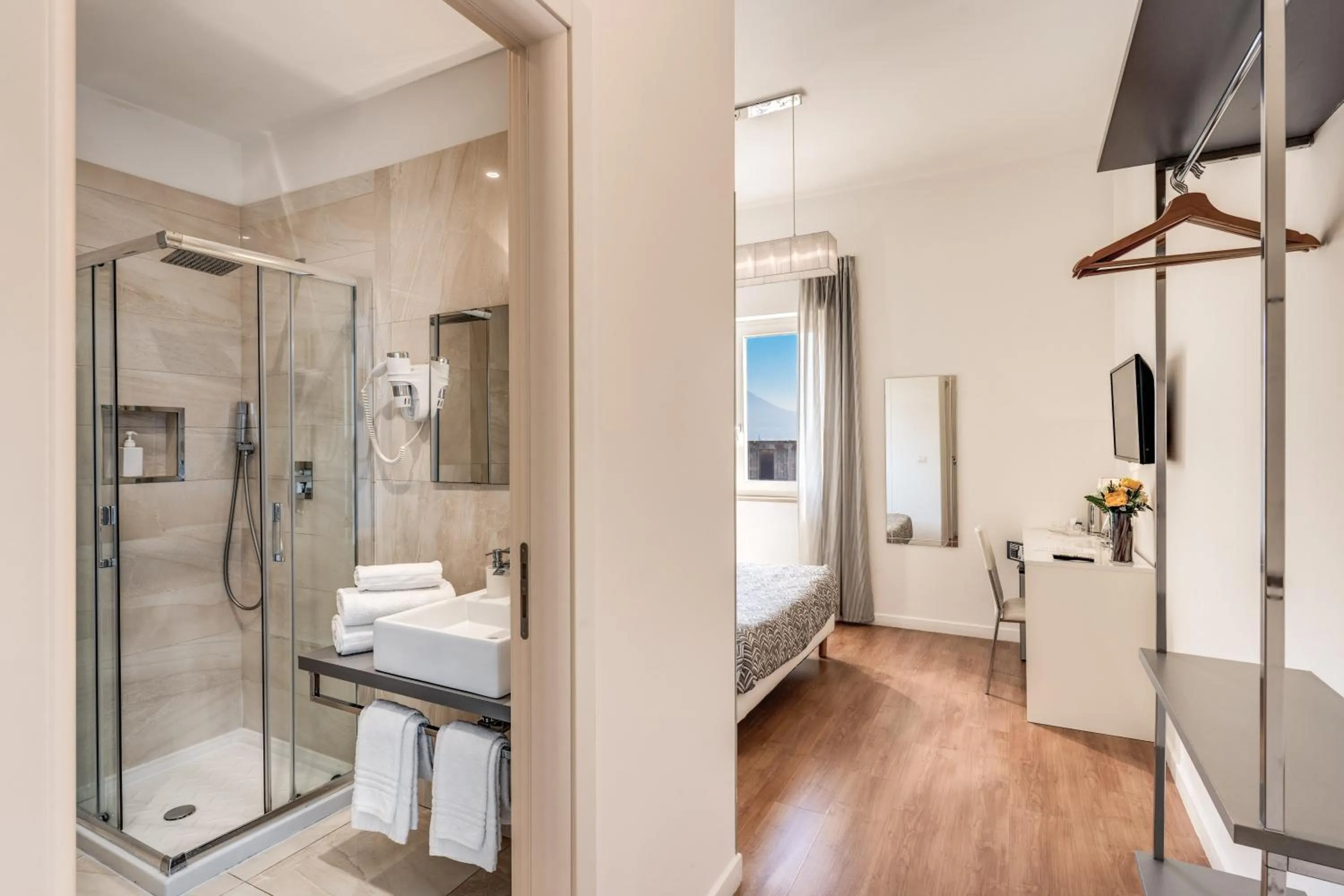 Shower in Napoli Great View B&B