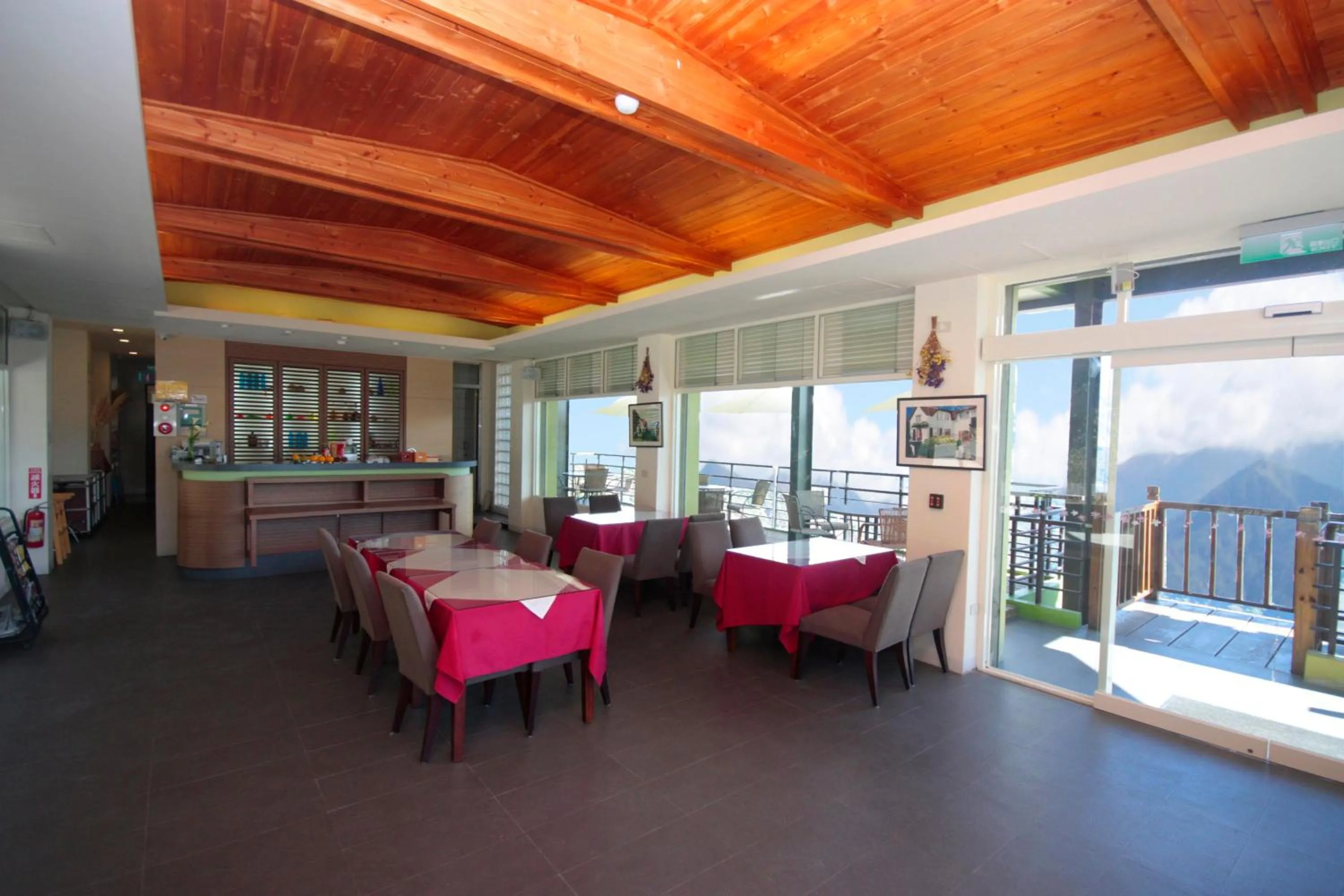 Restaurant/places to eat in Sunnydale B&B