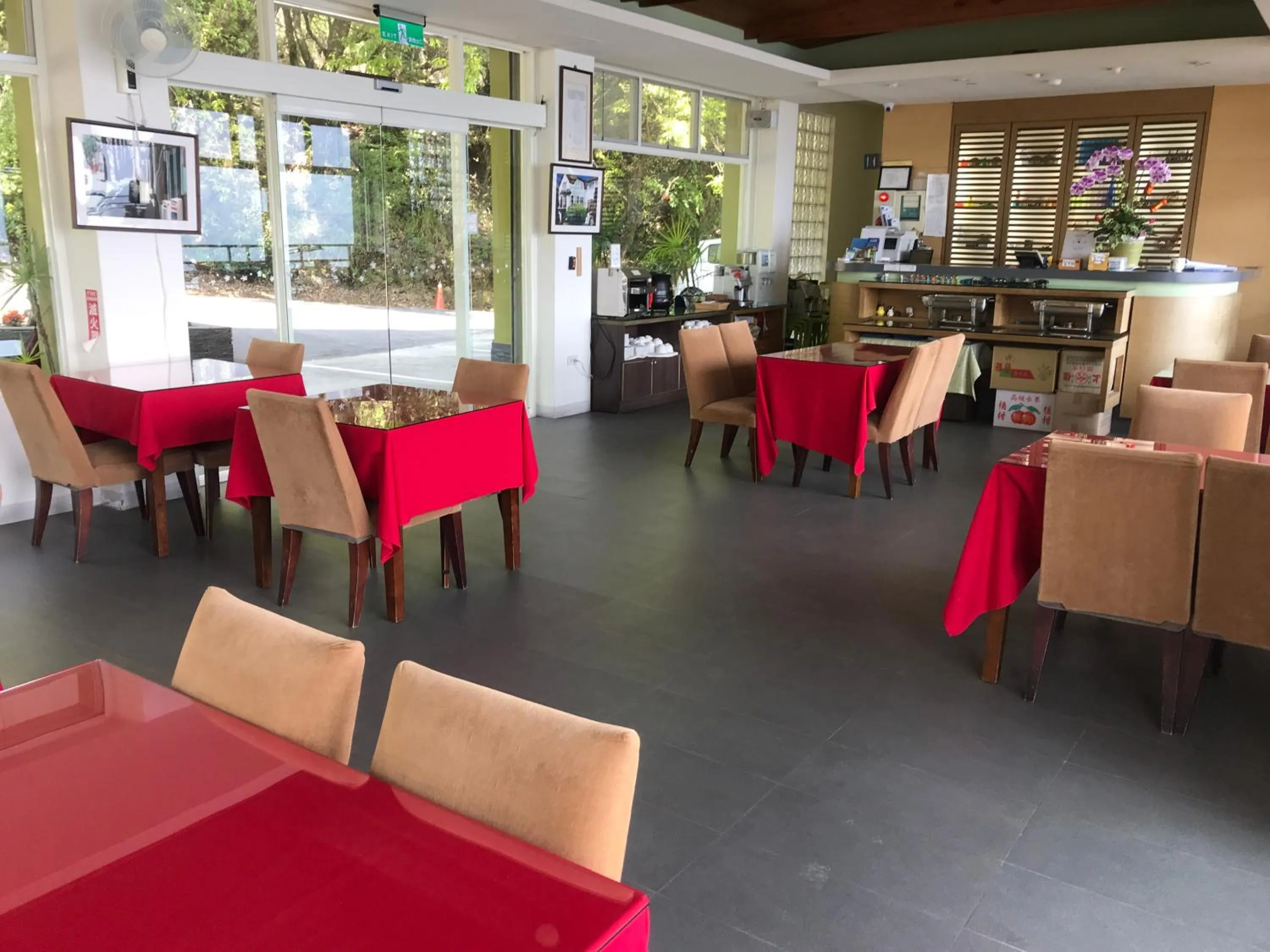 Dining area in Sunnydale B&B