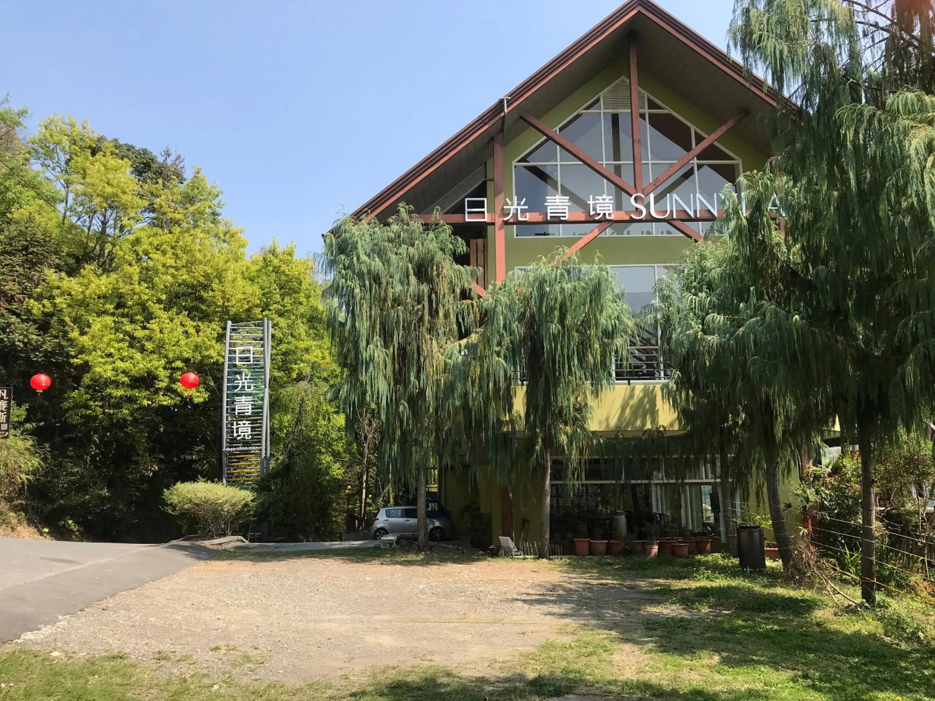 Property building in Sunnydale B&B