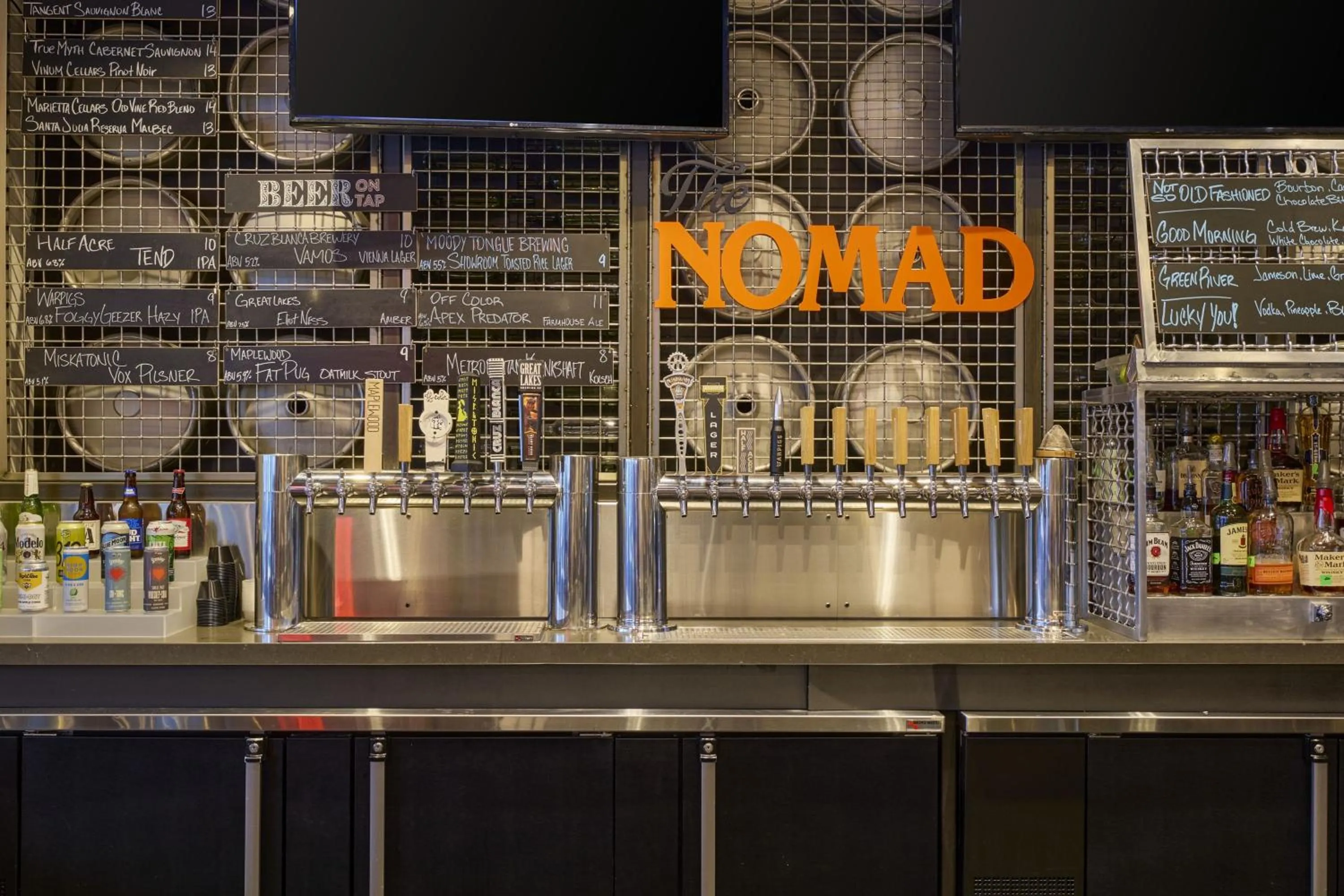 Restaurant/places to eat in Marriott Marquis Chicago