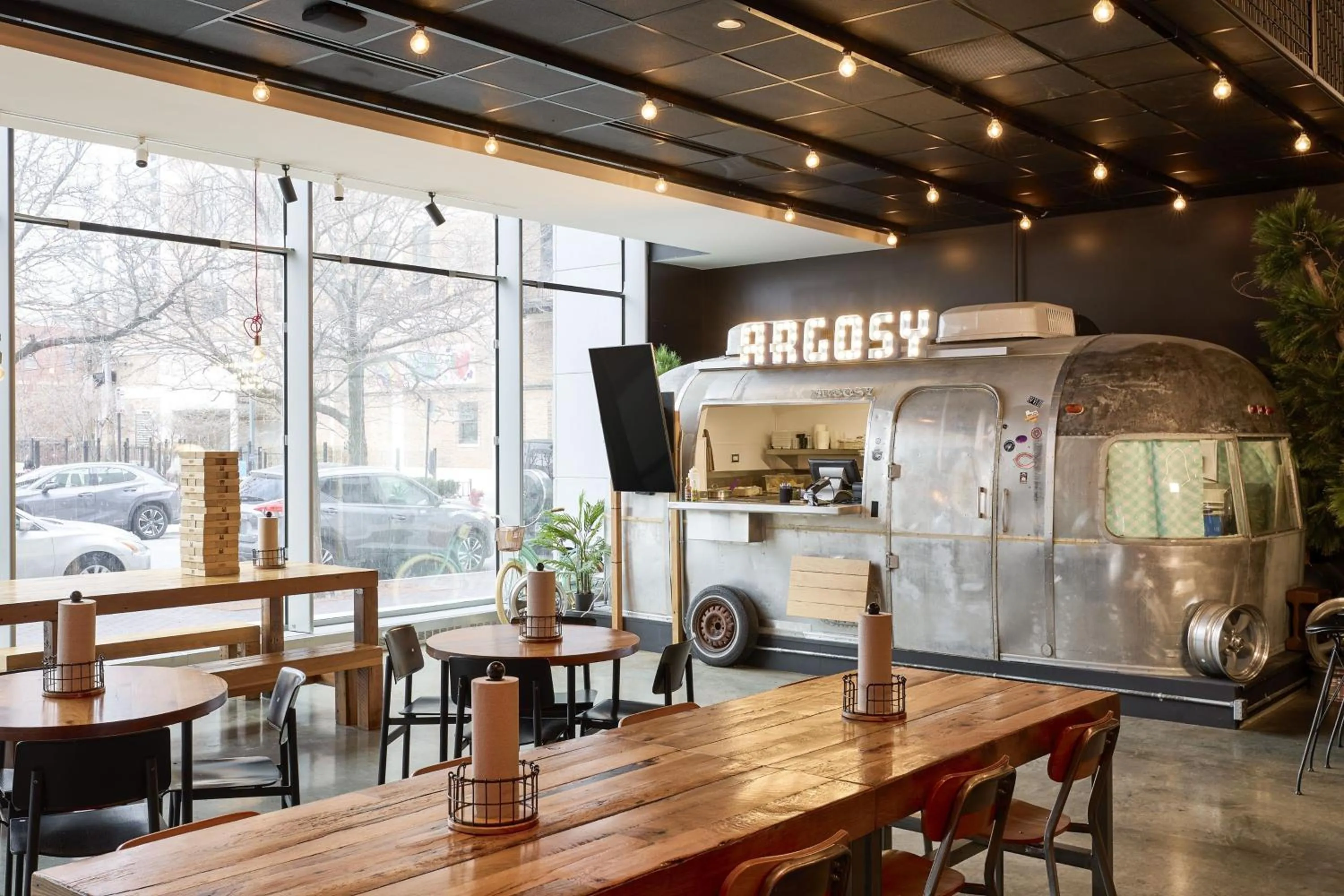 Restaurant/places to eat in Marriott Marquis Chicago