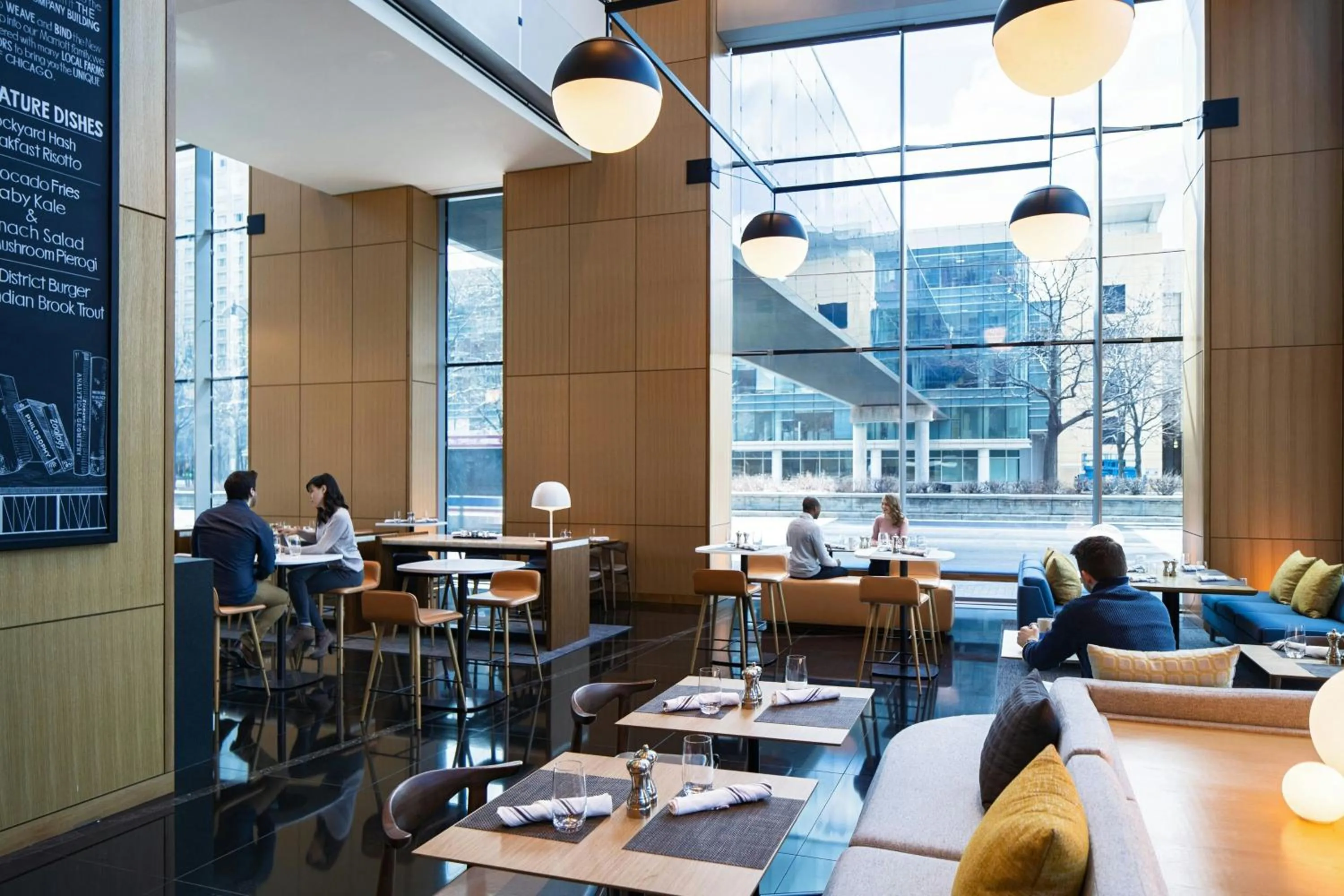 Restaurant/places to eat in Marriott Marquis Chicago