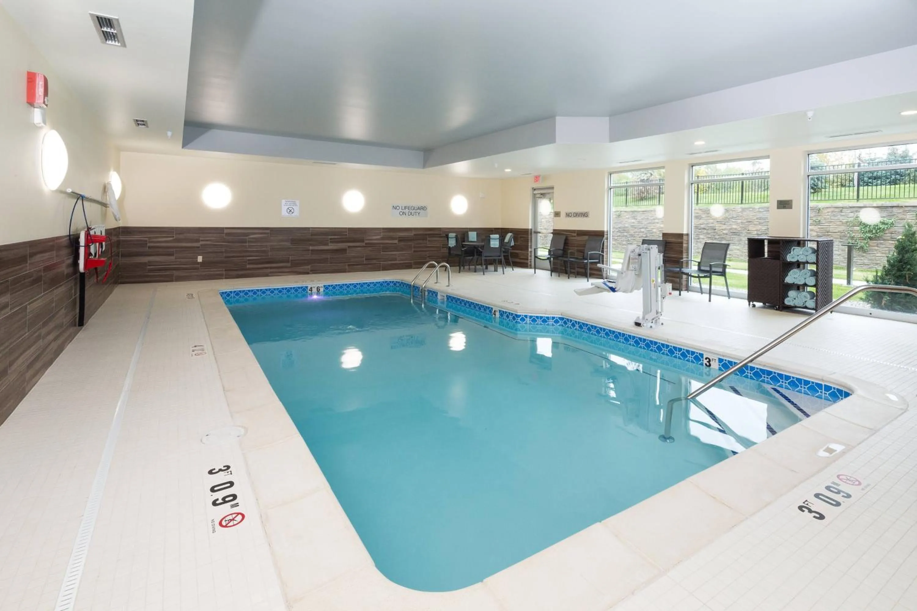 Swimming pool in Fairfield Inn & Suites by Marriott Detroit Chesterfield