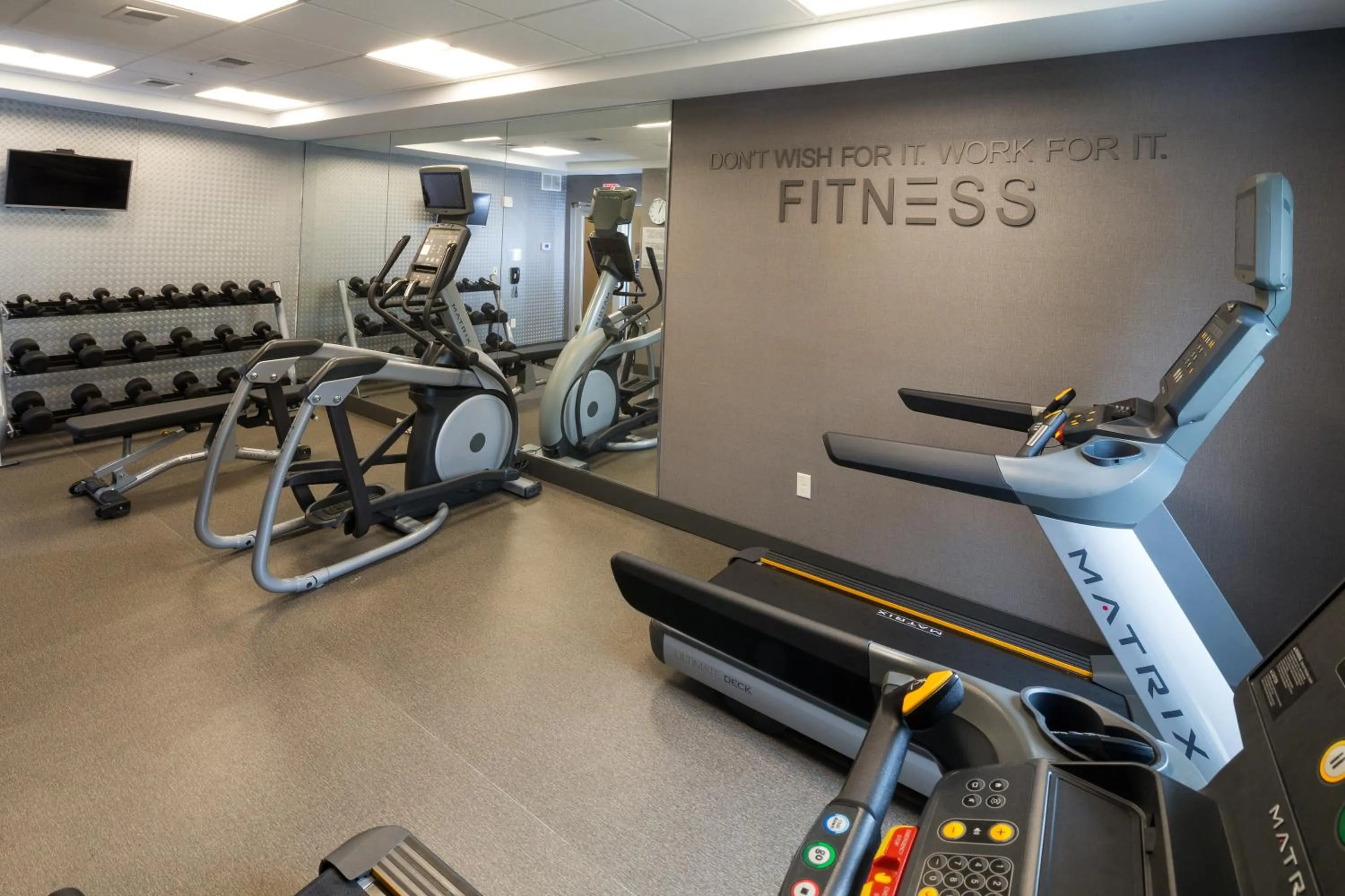 Fitness centre/facilities in Fairfield Inn & Suites by Marriott Detroit Chesterfield