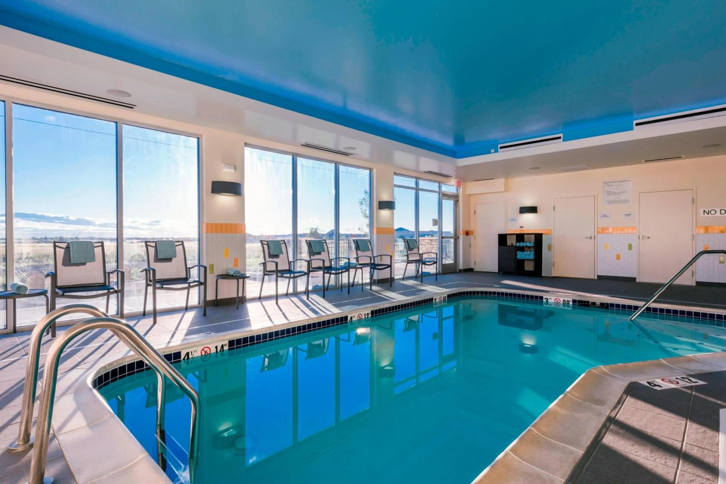 Swimming pool in Fairfield Inn & Suites by Marriott Moses Lake