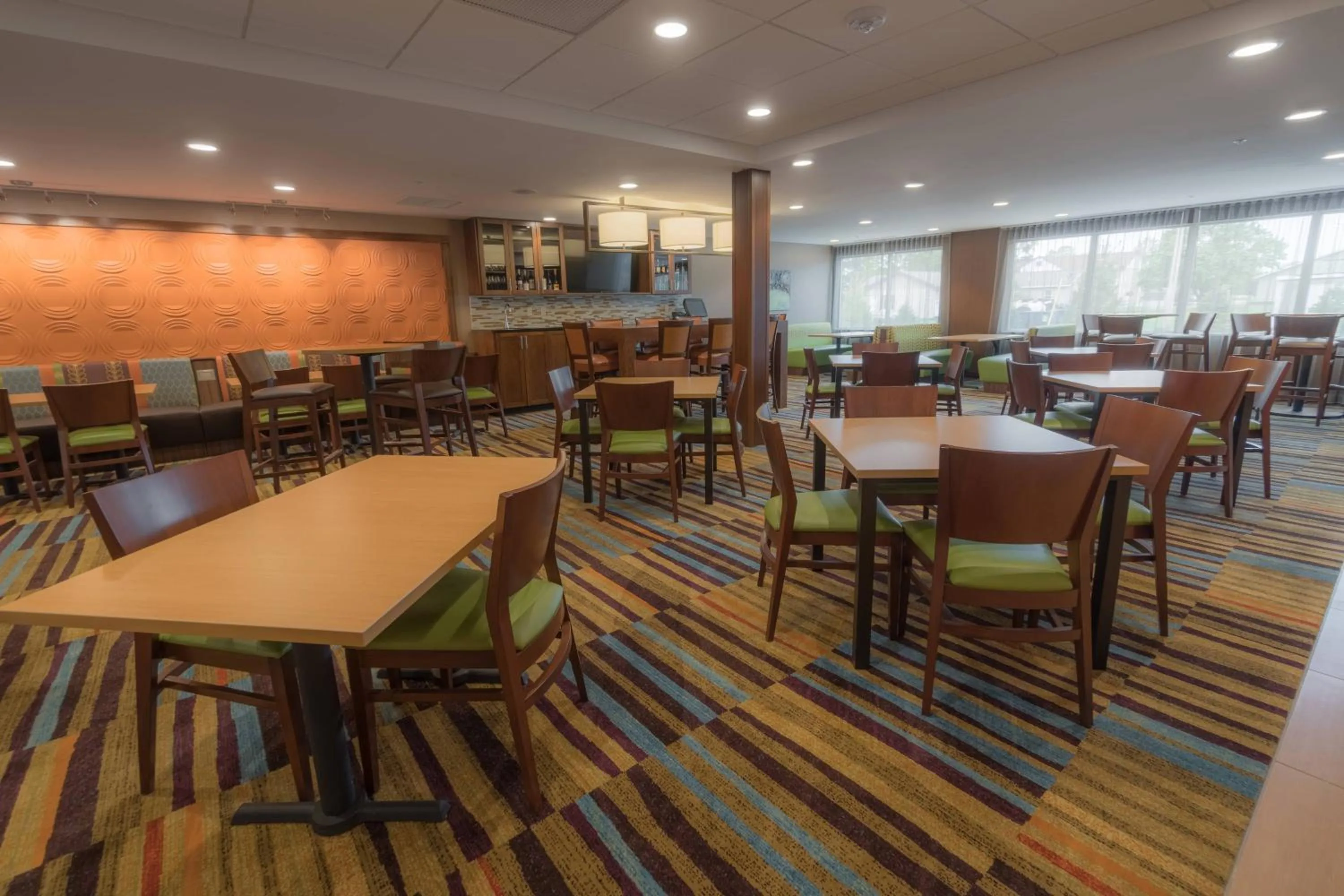 Breakfast in Fairfield Inn & Suites by Marriott Gaylord