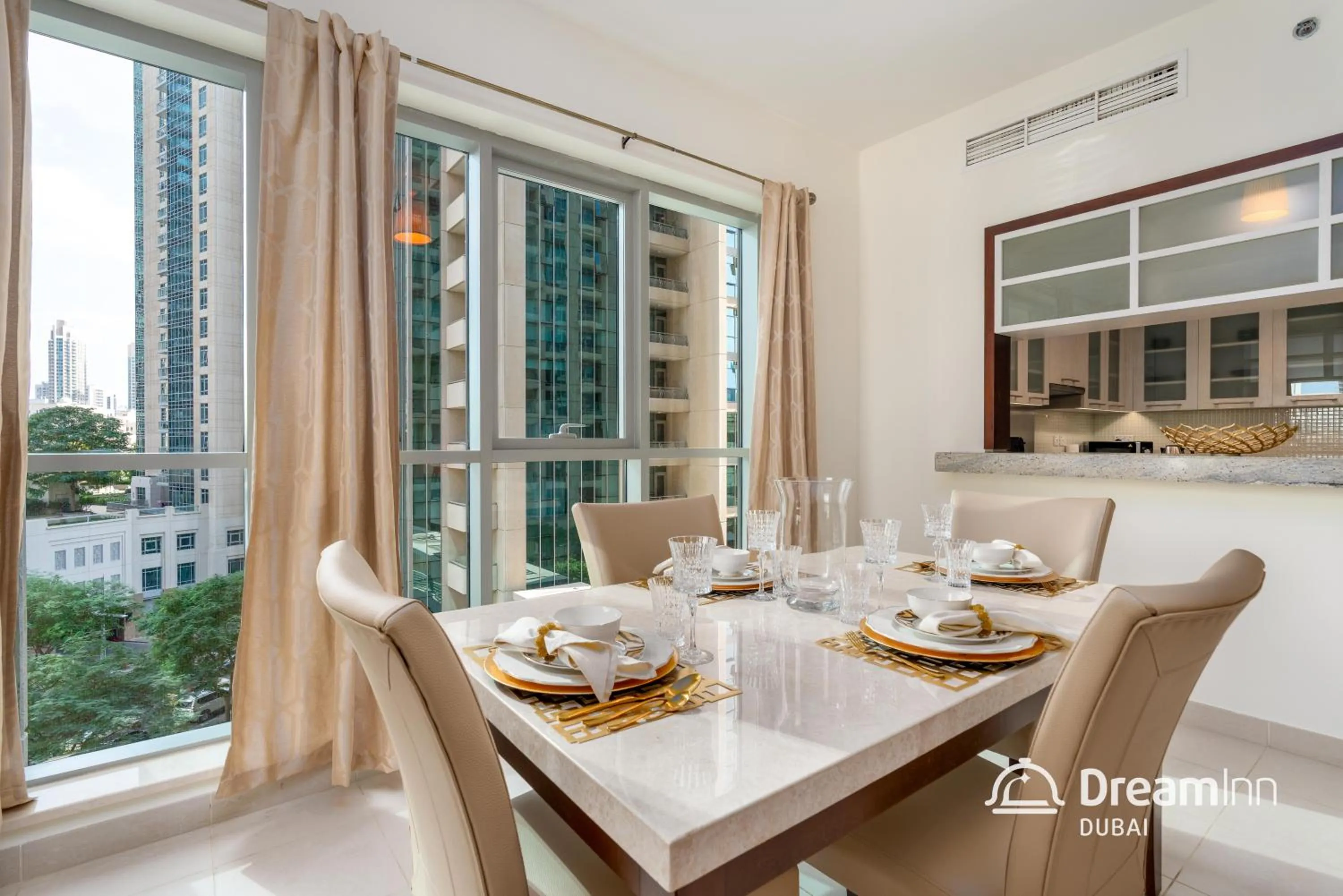 Dining area in Dream Inn Apartments - Boulevard Central