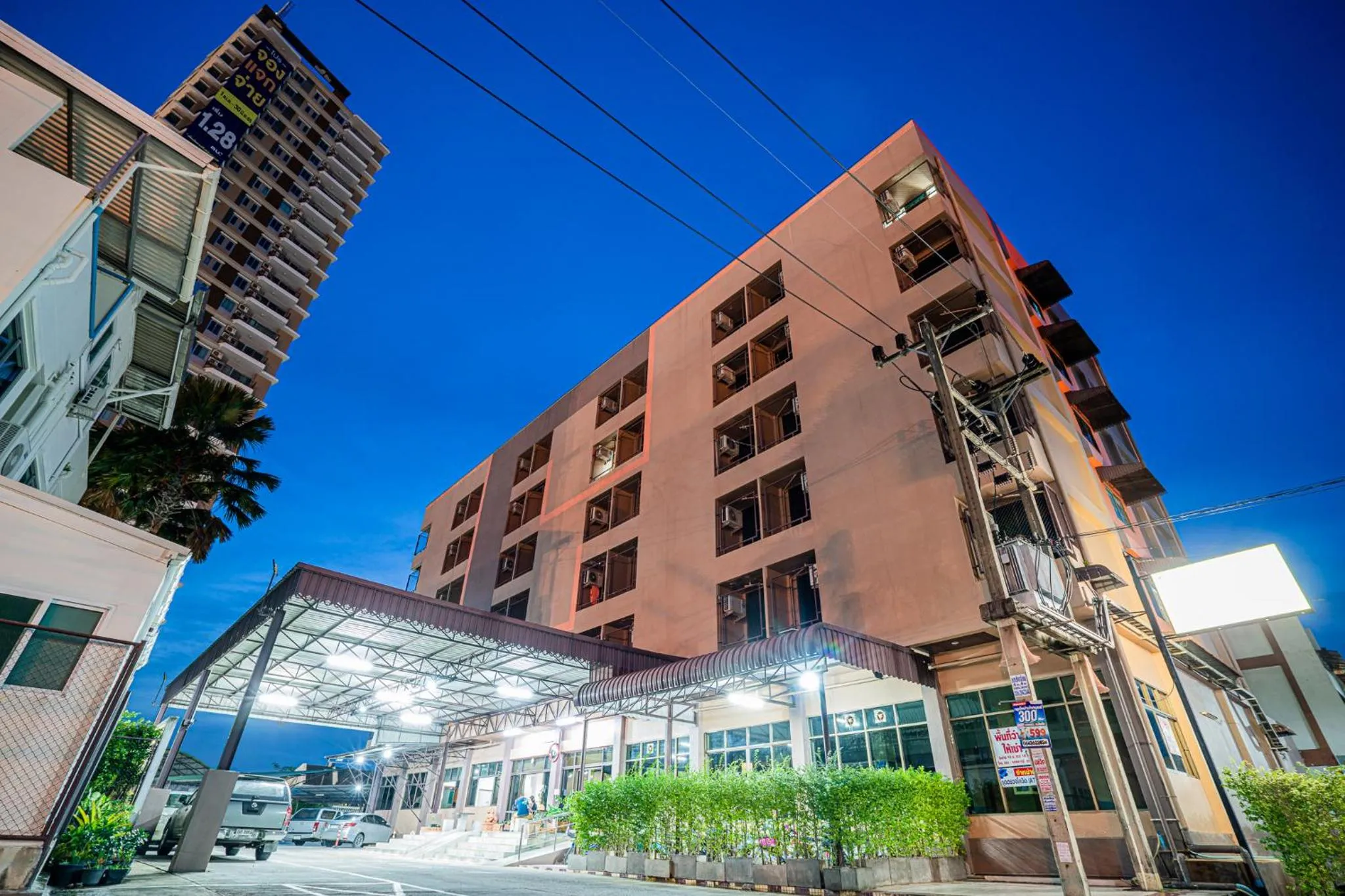 Pasawang Hotel (โรงแรมภาสว่าง)