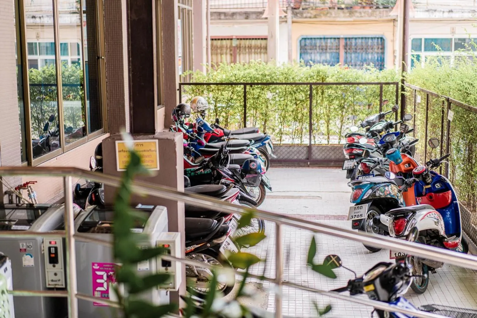 Pasawang Hotel (โรงแรมภาสว่าง)