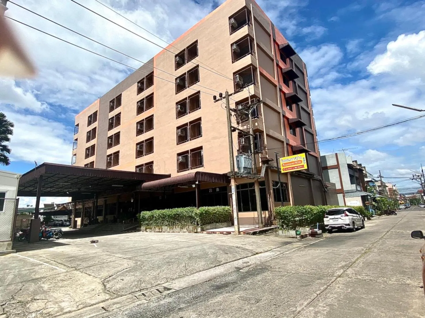 Pasawang Hotel (โรงแรมภาสว่าง)