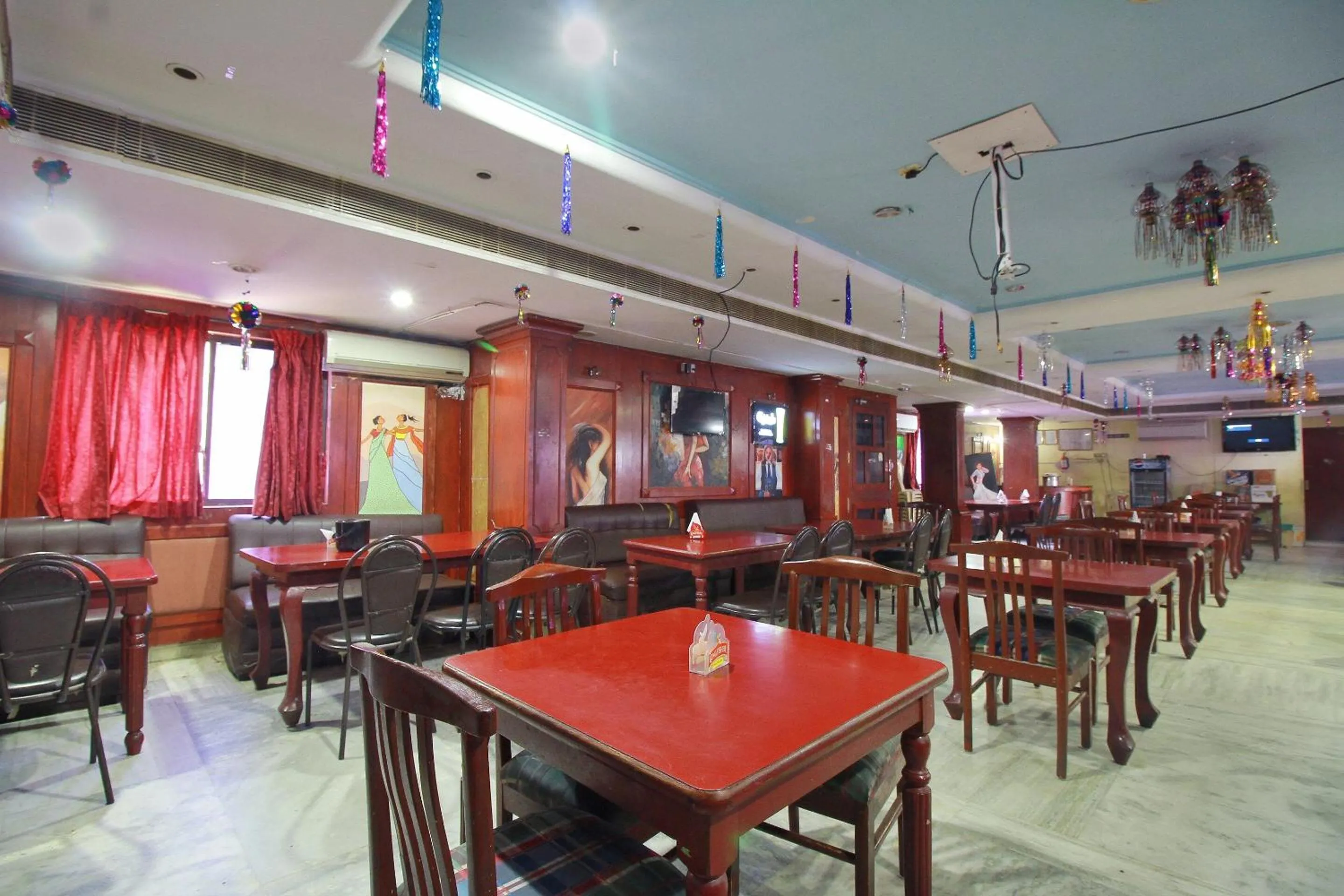 Restaurant/places to eat in Capital O Rj Grand