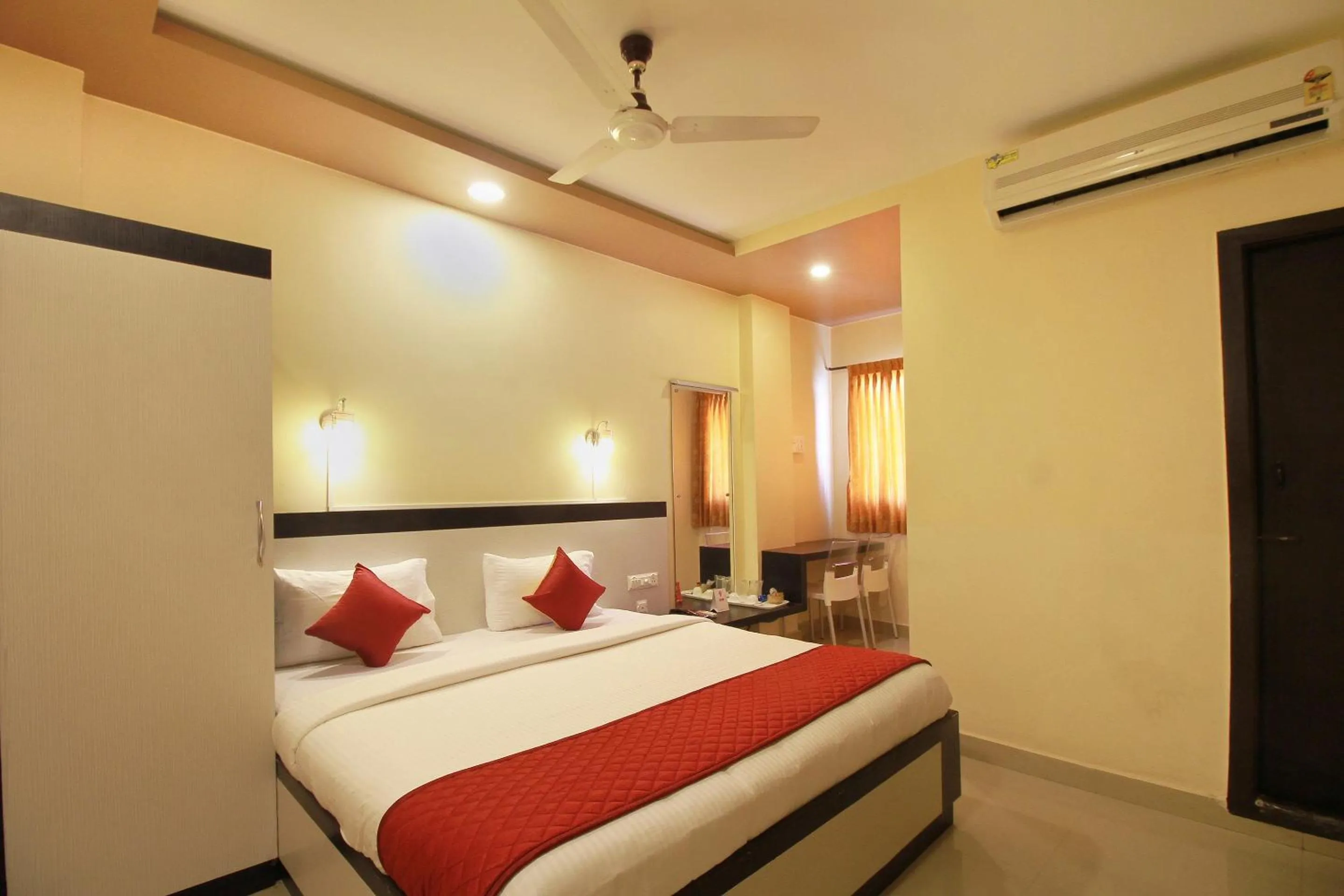 Bedroom, Bed in Capital O Rj Grand