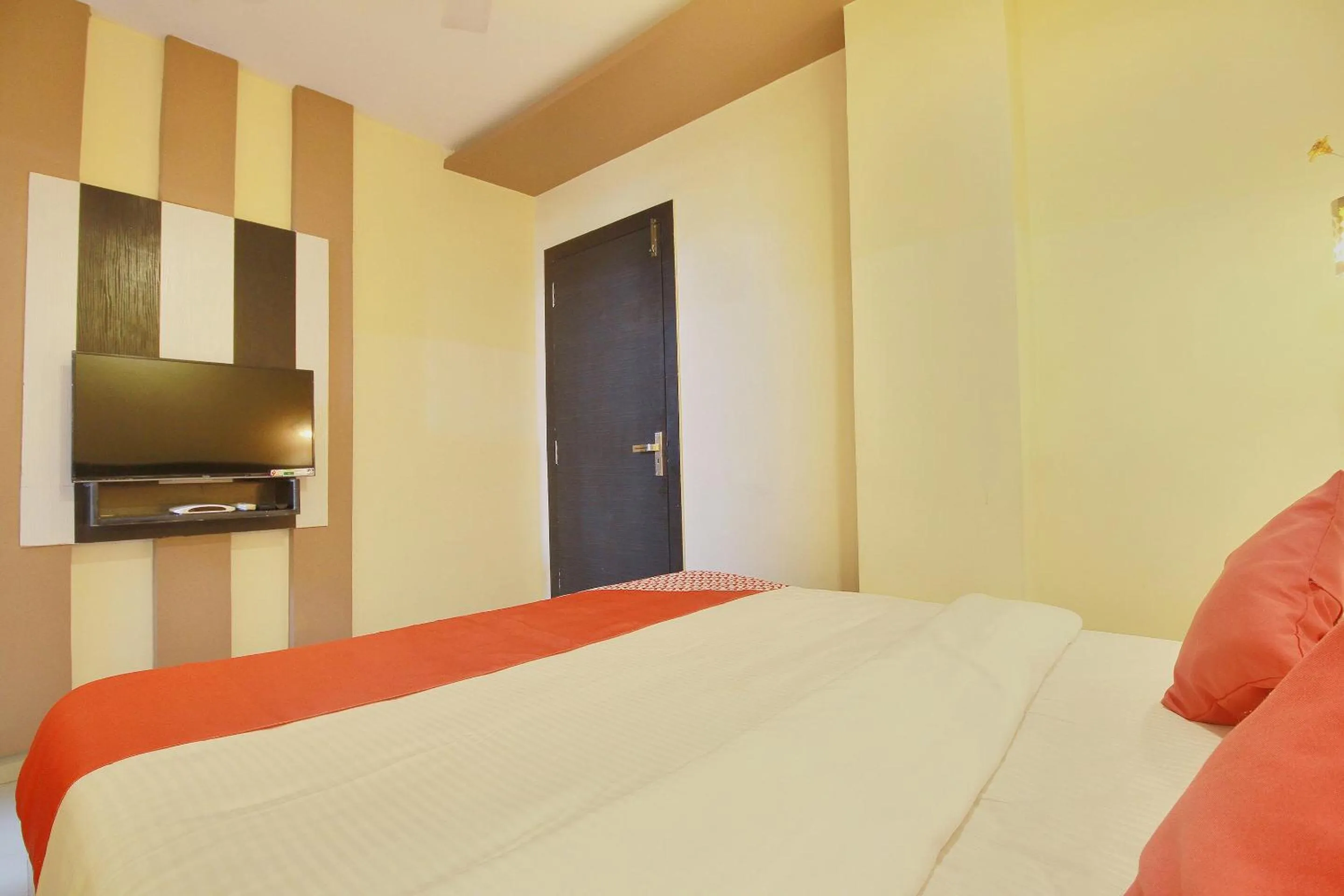 Bedroom, Bed in Capital O Rj Grand