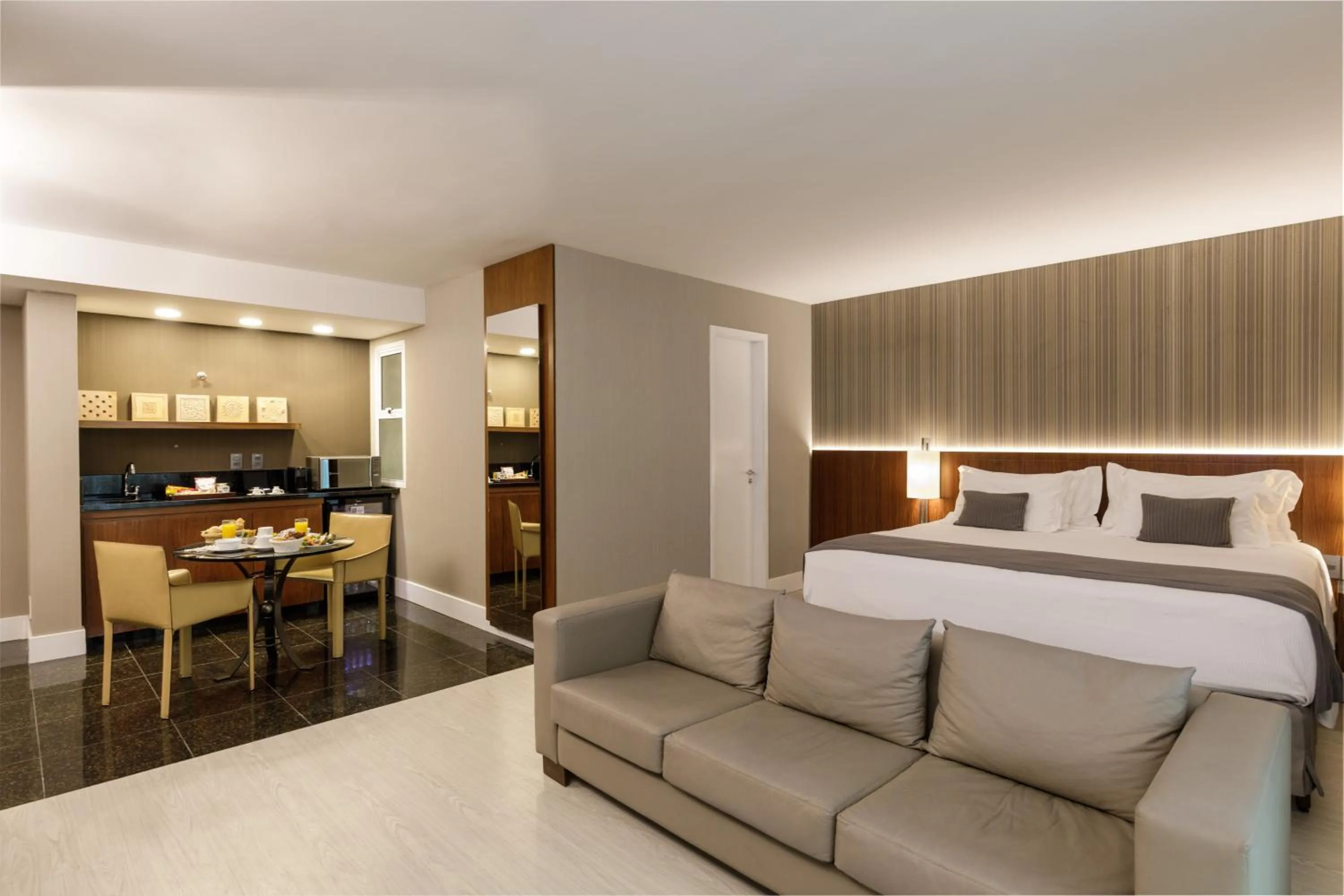 Bedroom, Bed in Promenade Palladium Leblon