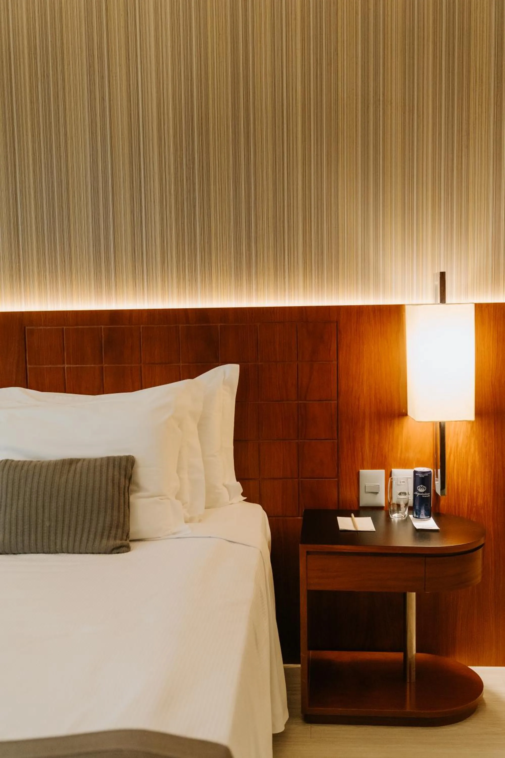 Bedroom, Bed in Promenade Palladium Leblon