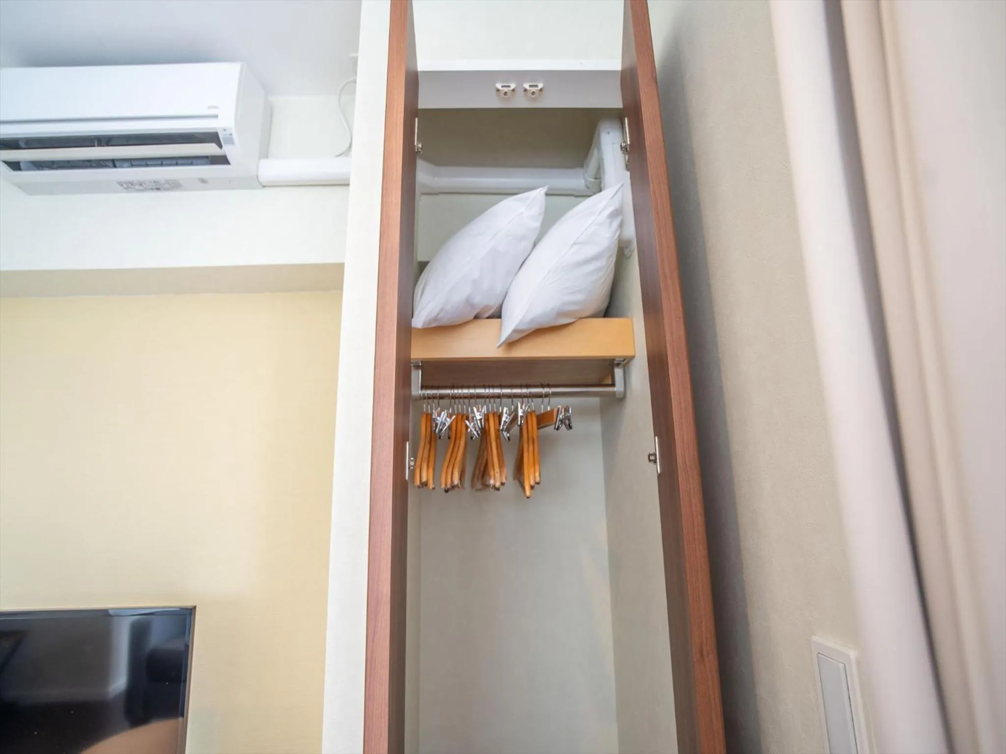 Photo of the whole room in Seaside Condominium Rana Chatan