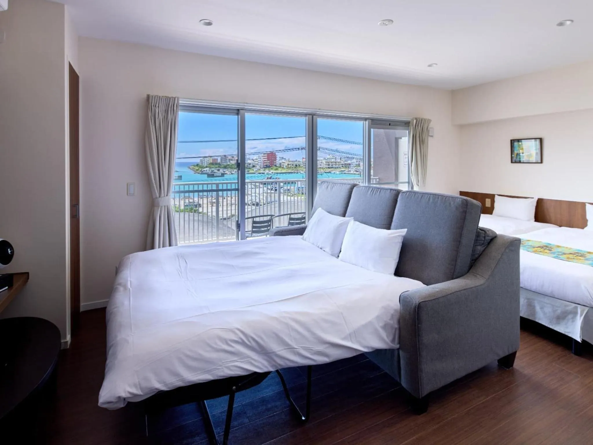Photo of the whole room, Bed in Seaside Condominium Rana Chatan