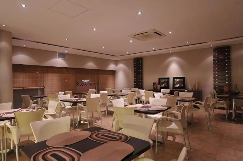 Restaurant/places to eat in Hotel 2001