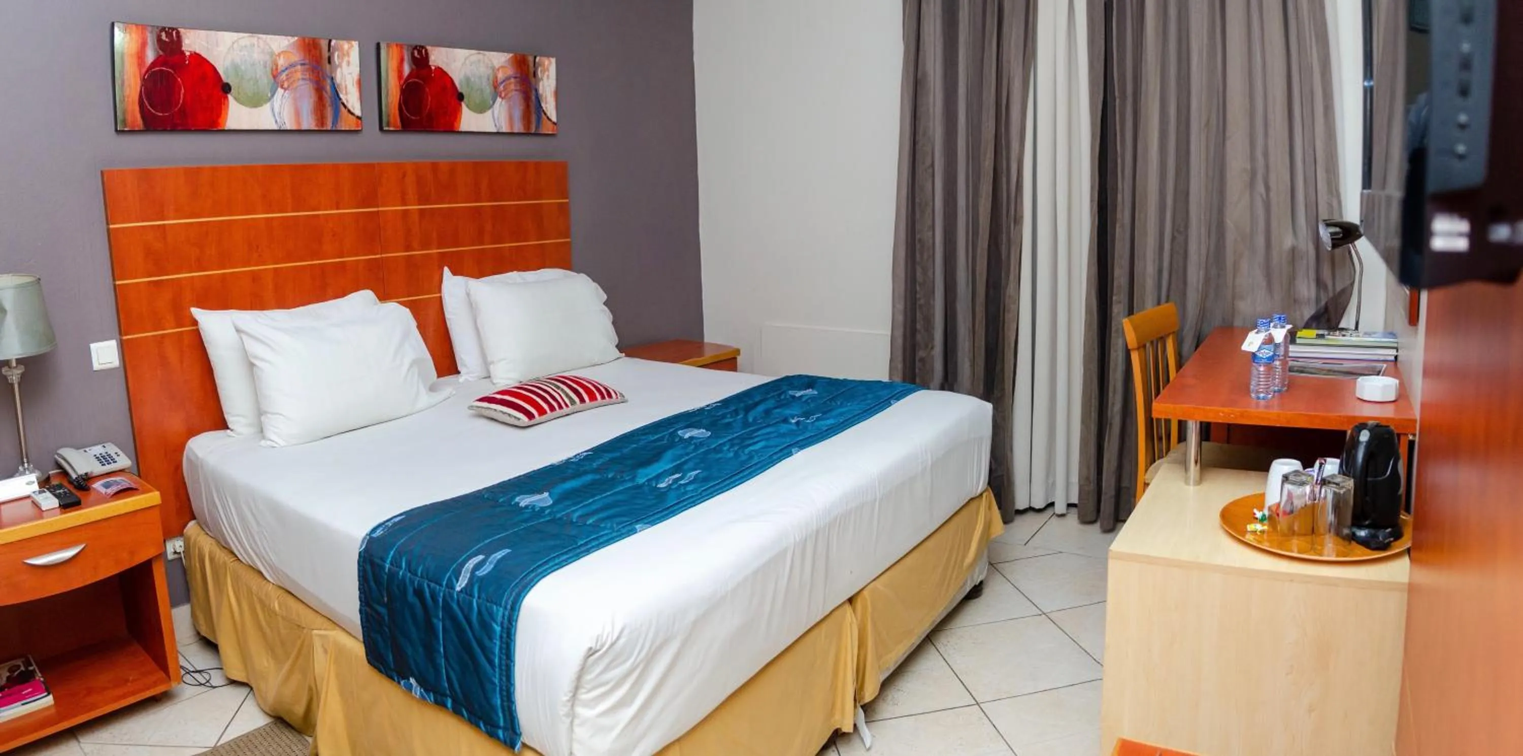 Bedroom, Bed in Hotel 2001