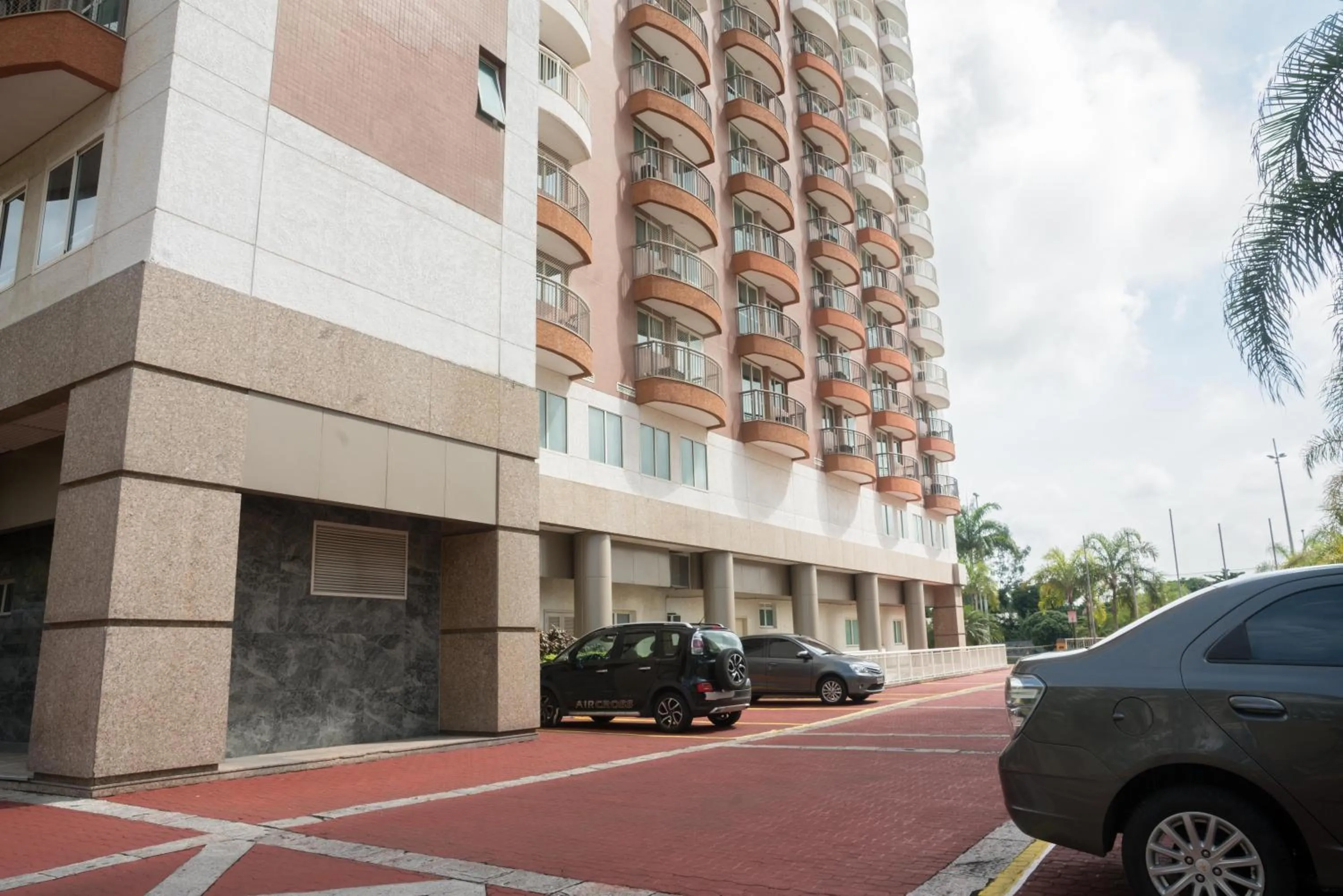 Facade/entrance in Plaza Rio Residences - Barra First