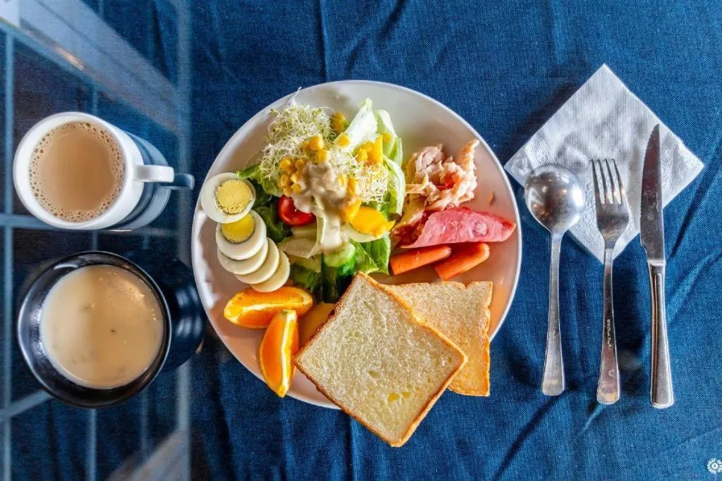 Breakfast in Provence Rose Lodge