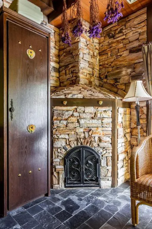 Decorative detail in Provence Rose Lodge