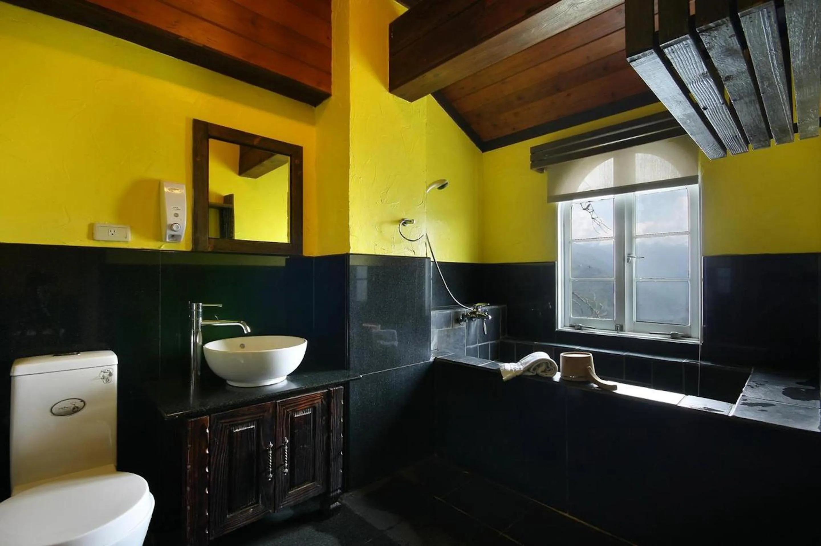 Toilet in Provence Rose Lodge