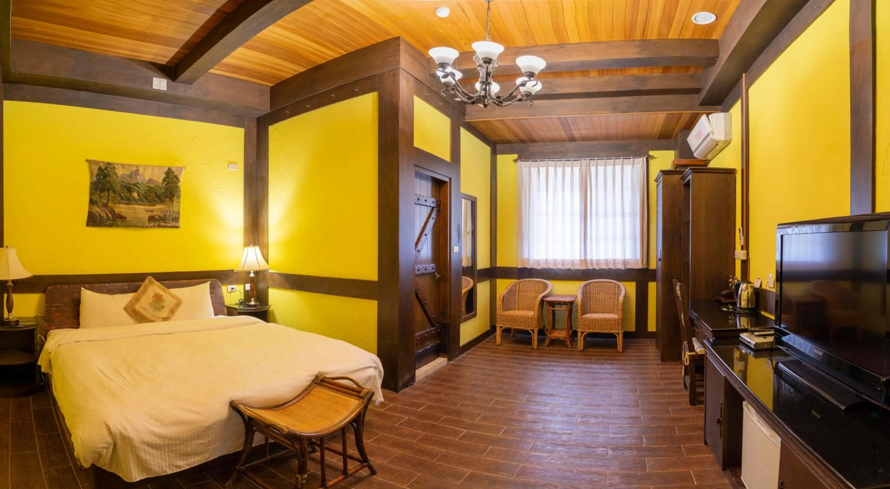 Photo of the whole room, Bed in Provence Rose Lodge