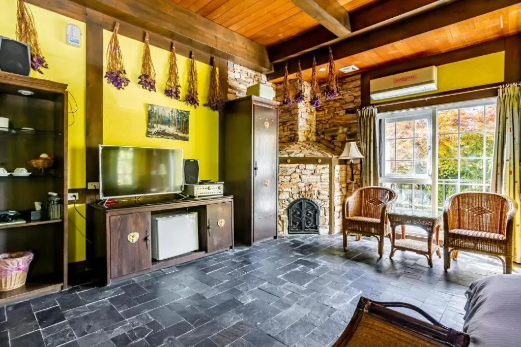 Decorative detail in Provence Rose Lodge