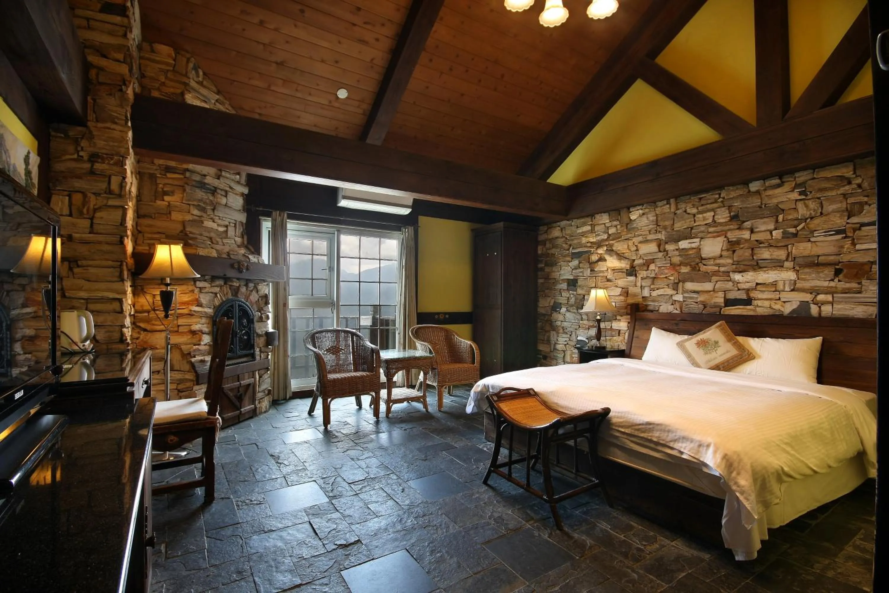 Photo of the whole room, Bed in Provence Rose Lodge