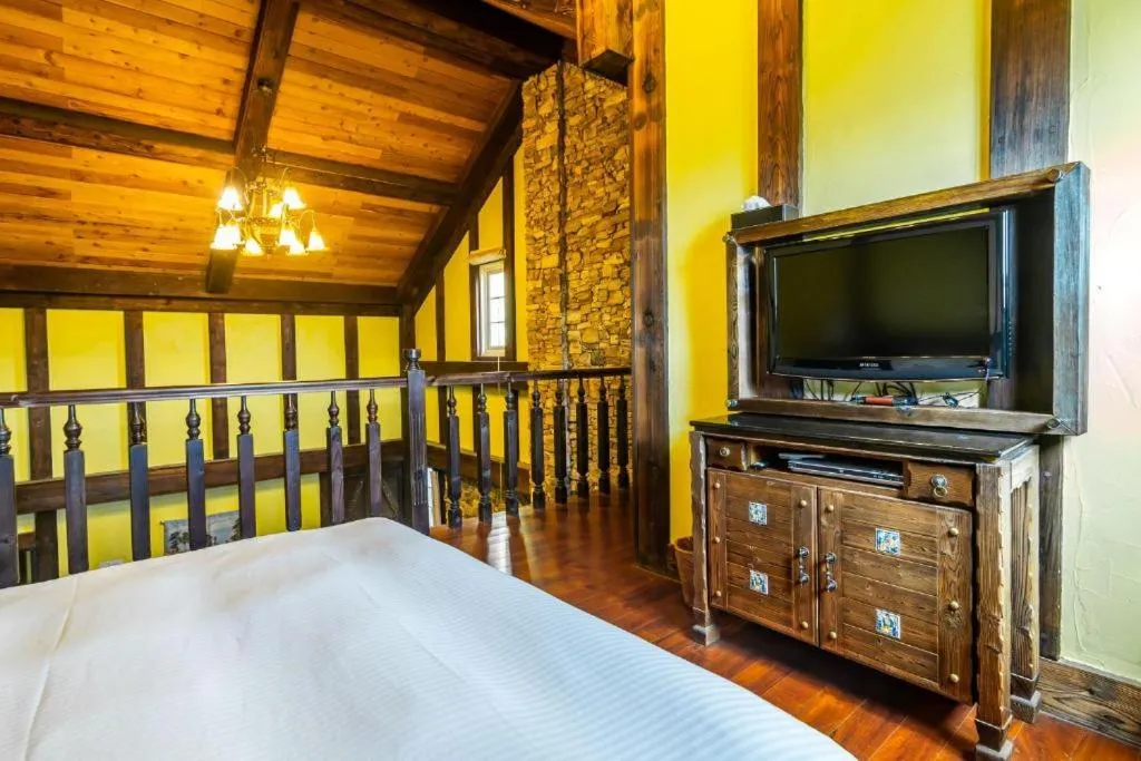 Bedroom, Bed in Provence Rose Lodge