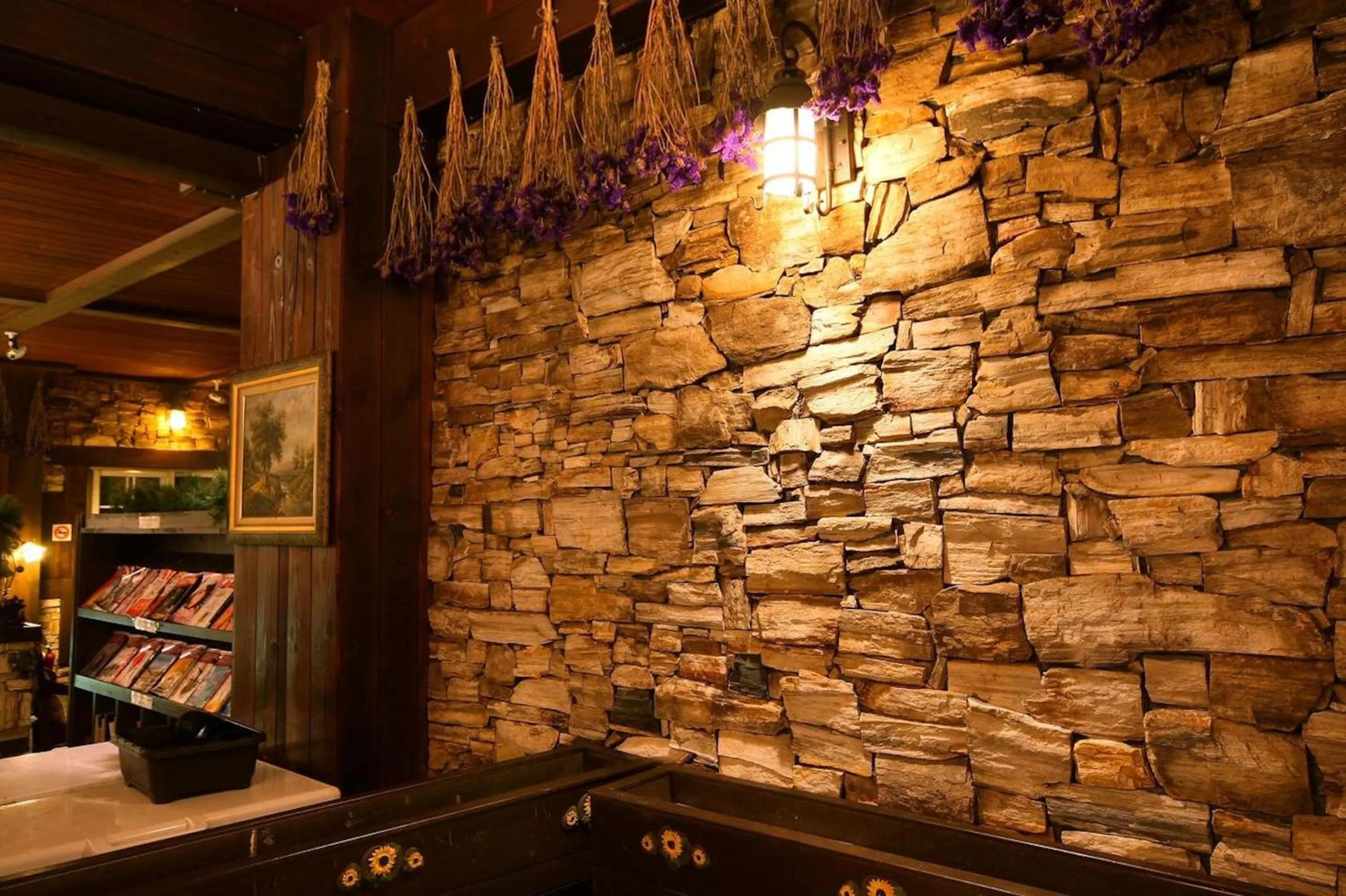 Decorative detail in Provence Rose Lodge