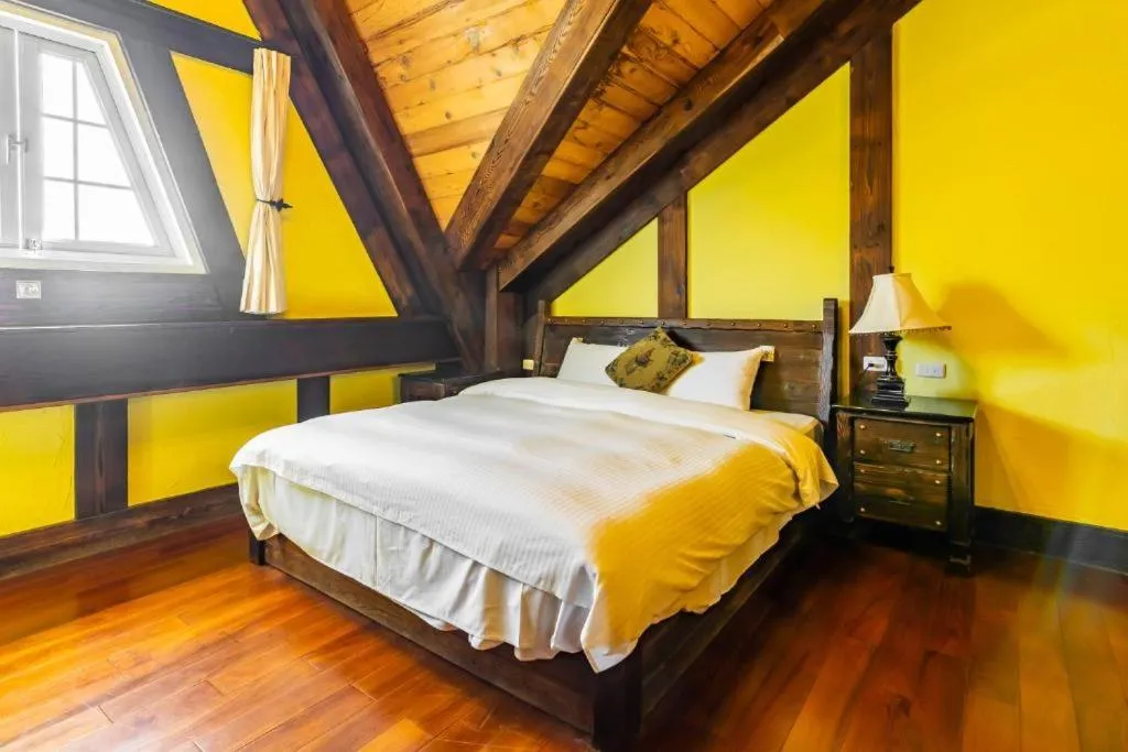 Bed in Provence Rose Lodge