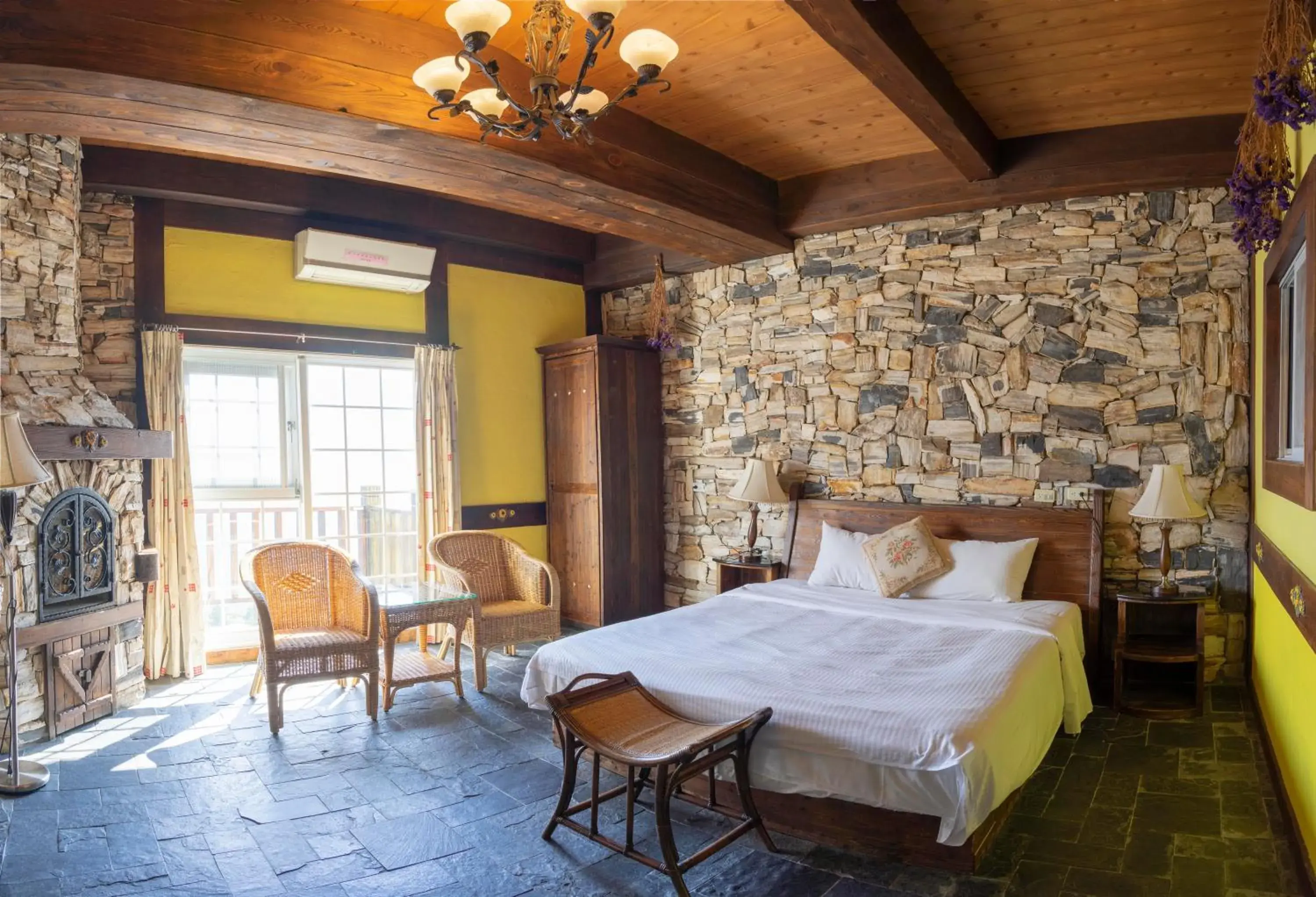 Superior Double Room in Provence Rose Lodge Superior Double Room in Provence Rose Lodge