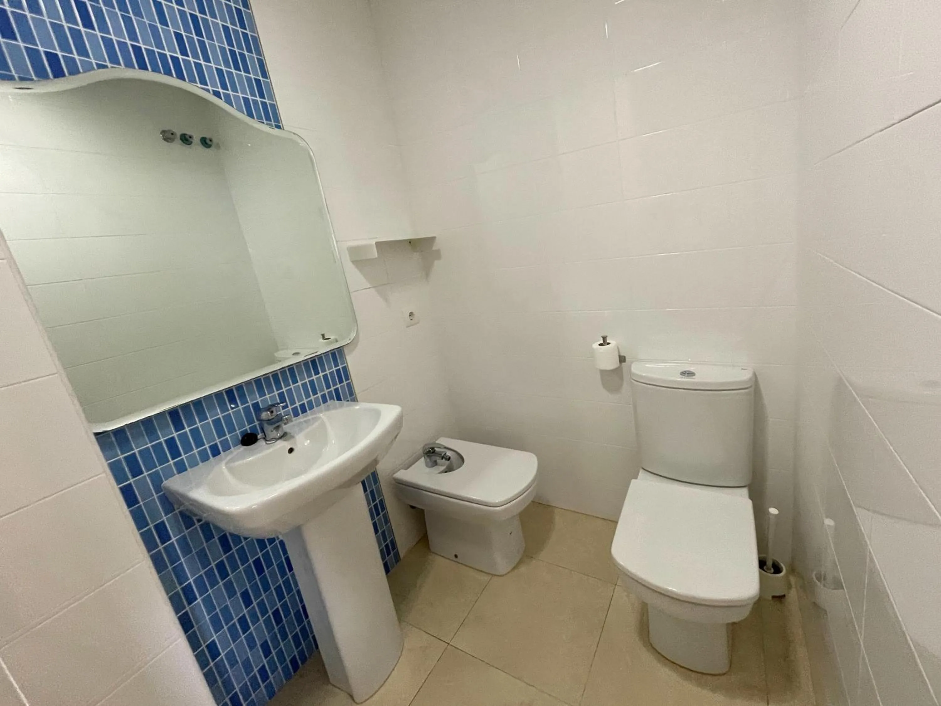 Bathroom in Apartamentos Los Almendros 3000