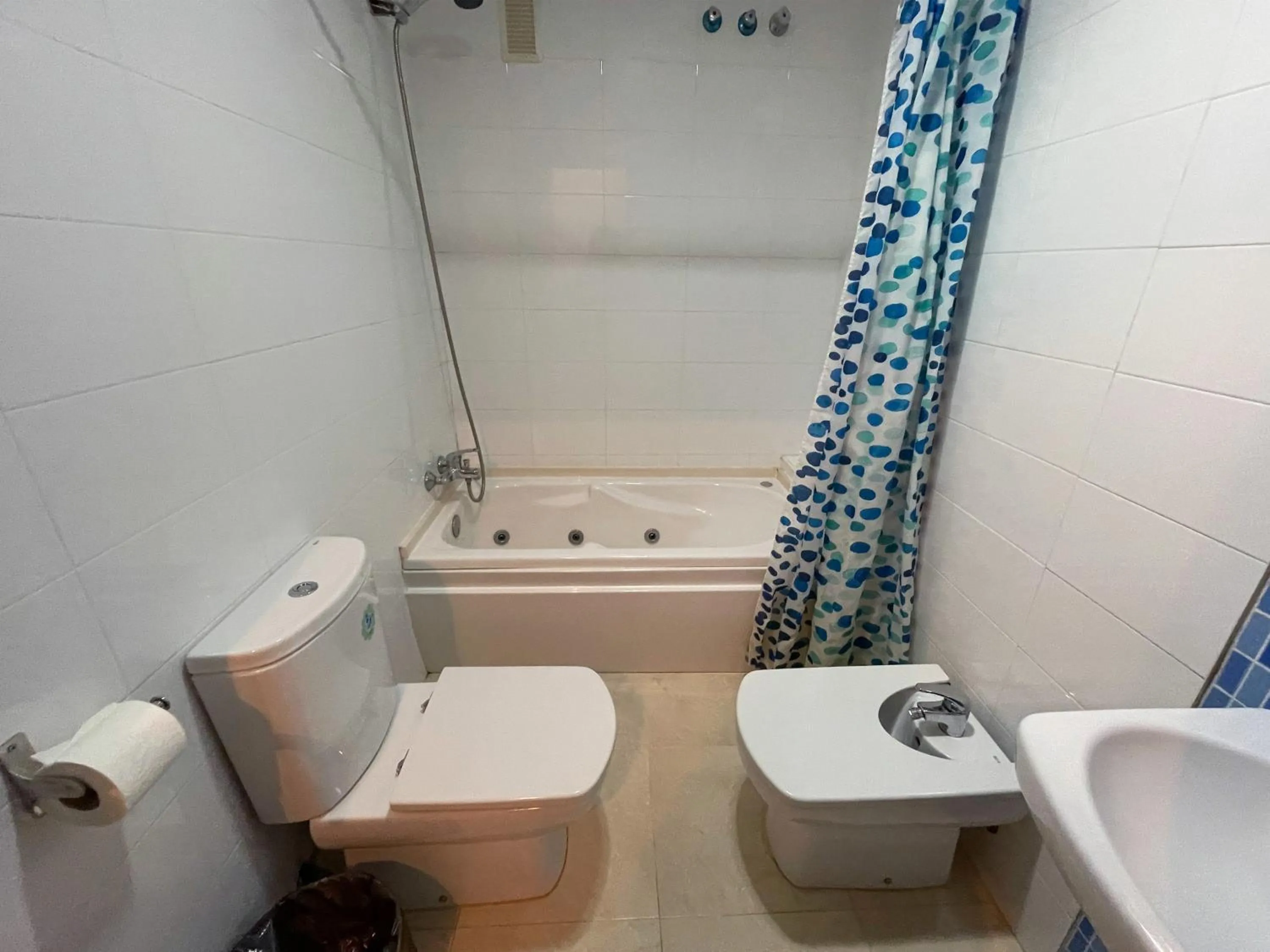 Bathroom in Apartamentos Los Almendros 3000