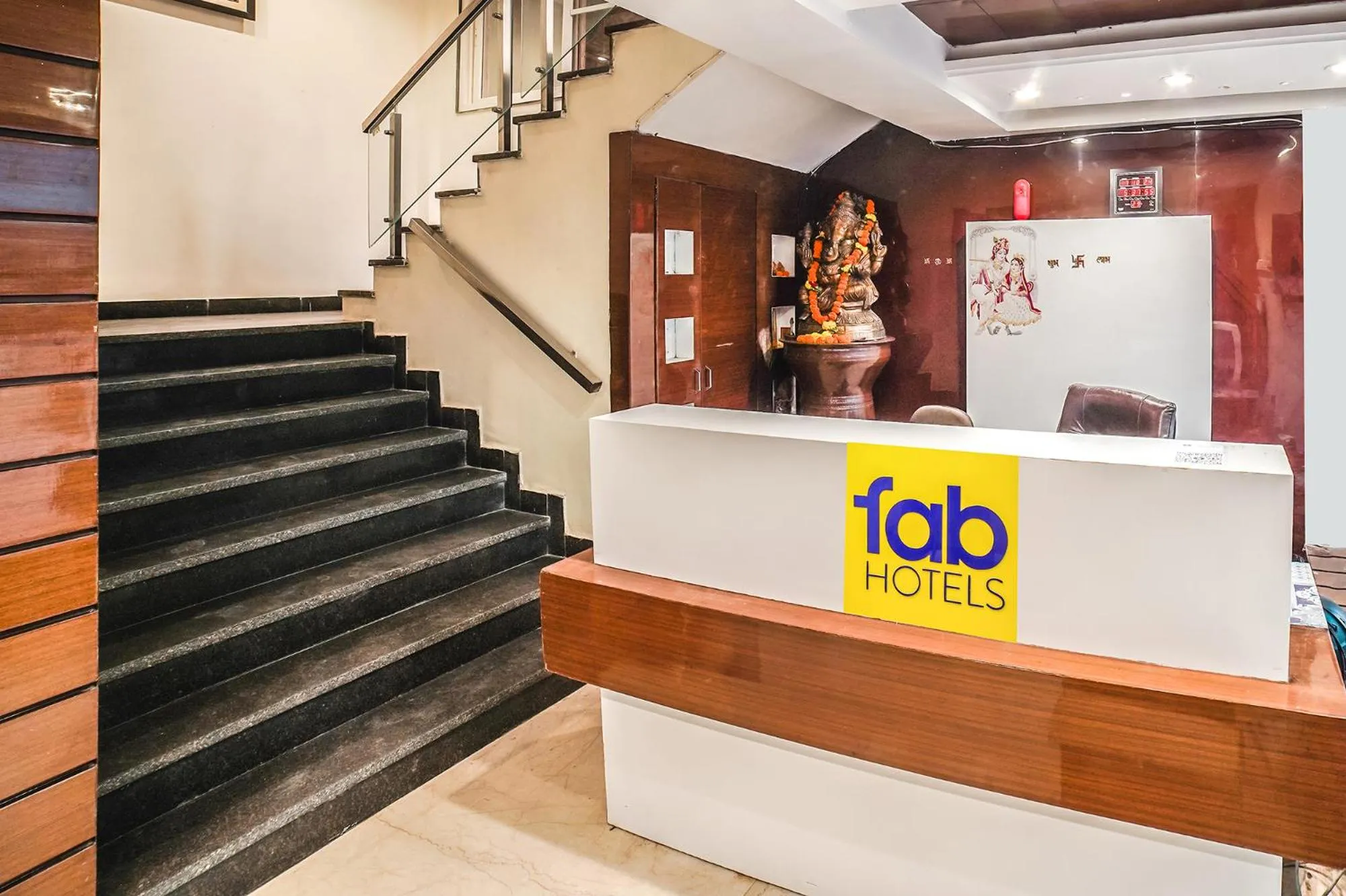 Lobby or reception in FabHotel Johri Regency