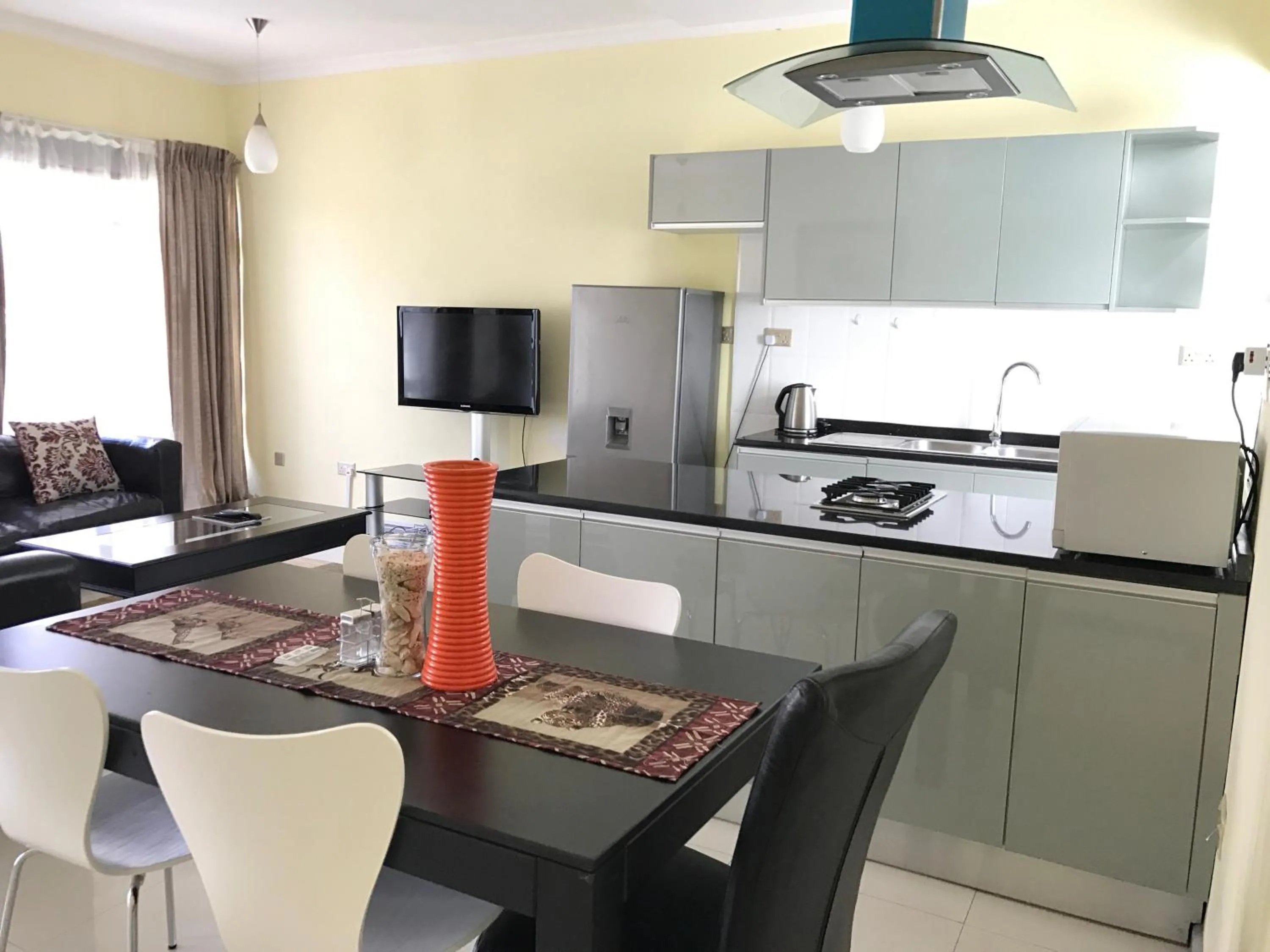 Area and facilities in Stoneridge Estate