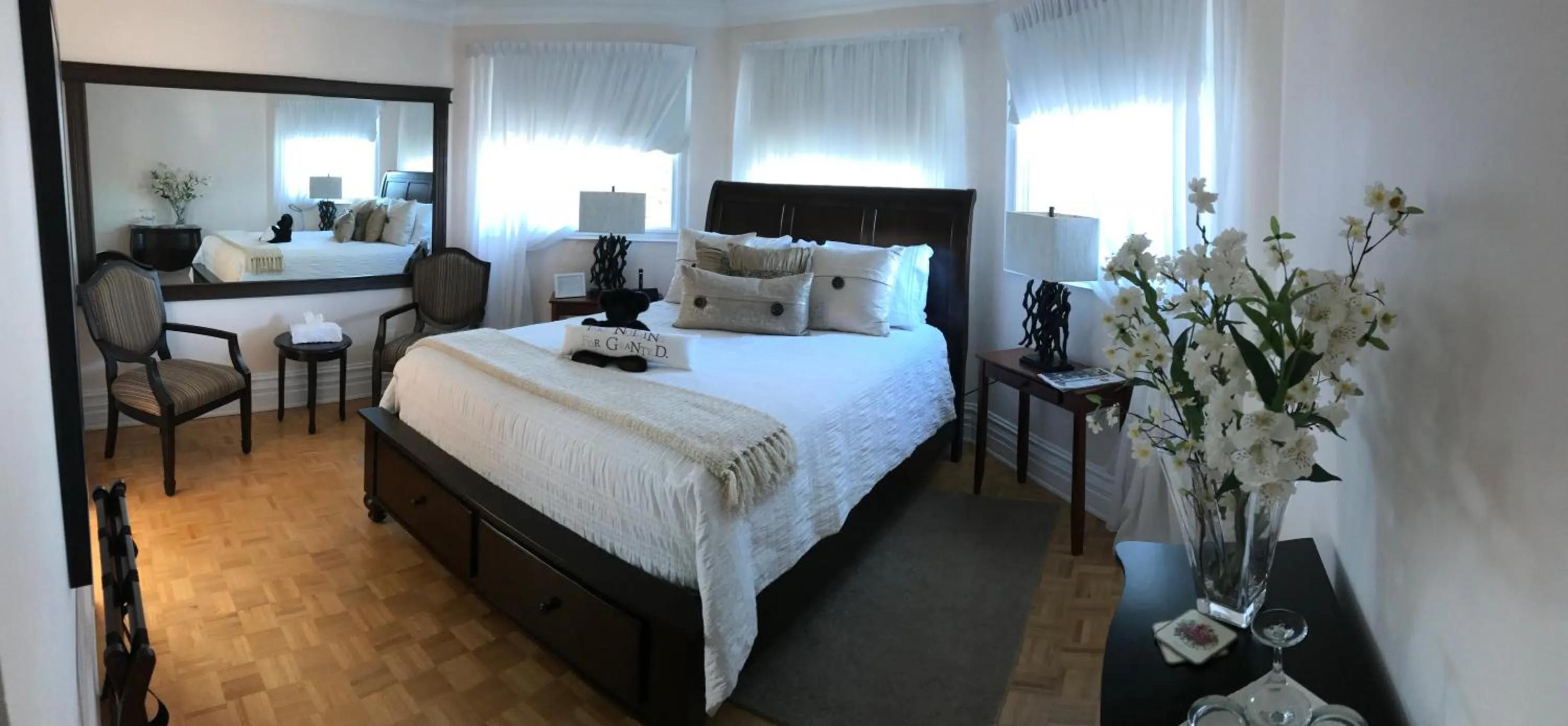 Bed in Molly's Retreat B and B