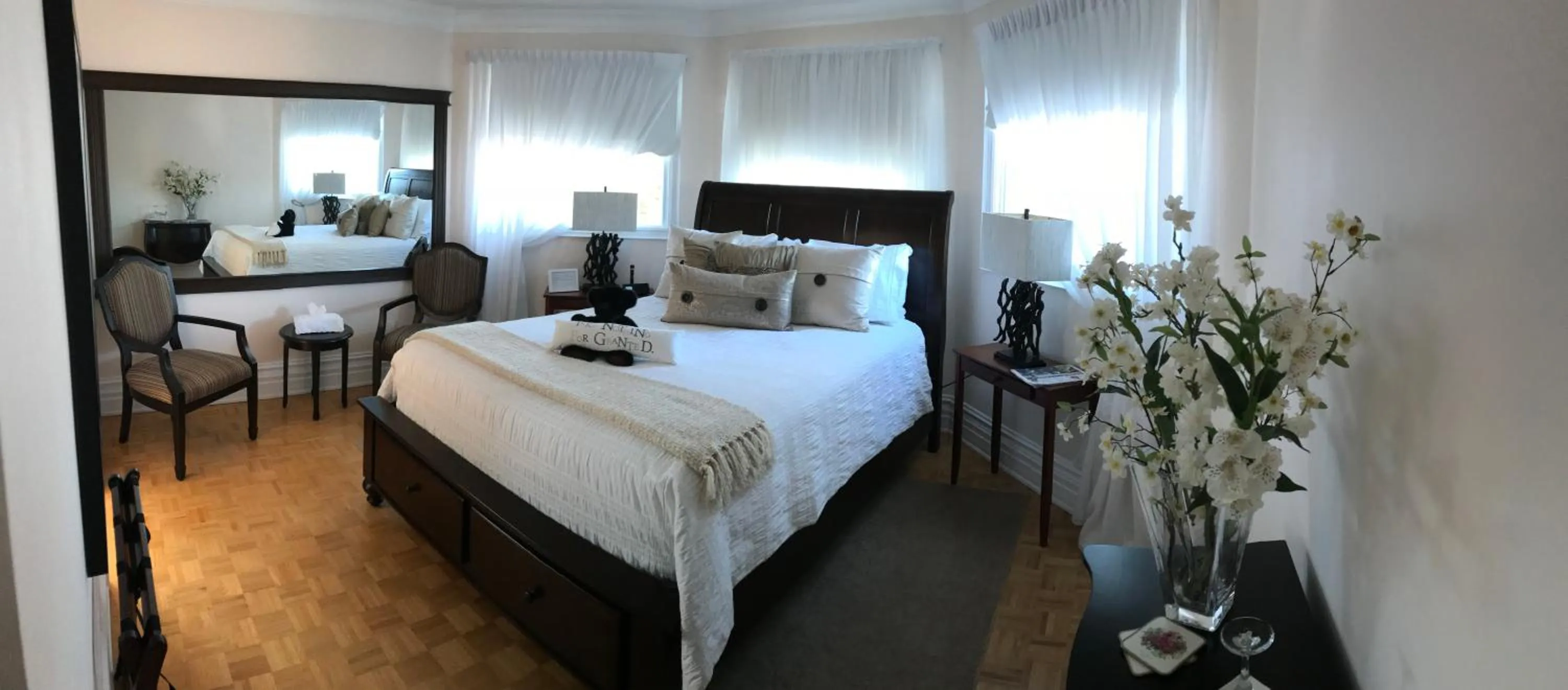 Bedroom, Bed in Molly's Retreat B and B