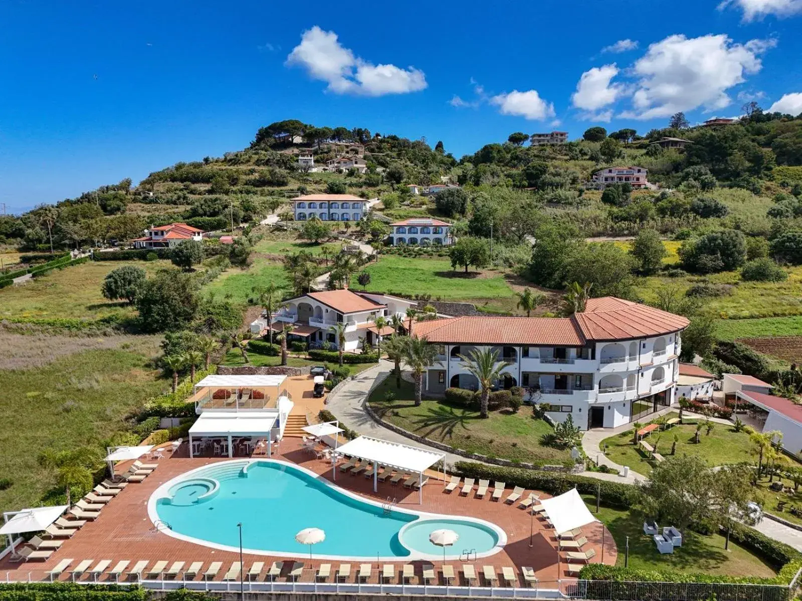 LUZIA AGRIRESORT - Piscina Idromassaggio con Vista Mare Aperta fino alle ore 23-00 LUZIA AGRIRESORT - Piscina Idromassaggio con Vista Mare Aperta fino alle ore 23-00