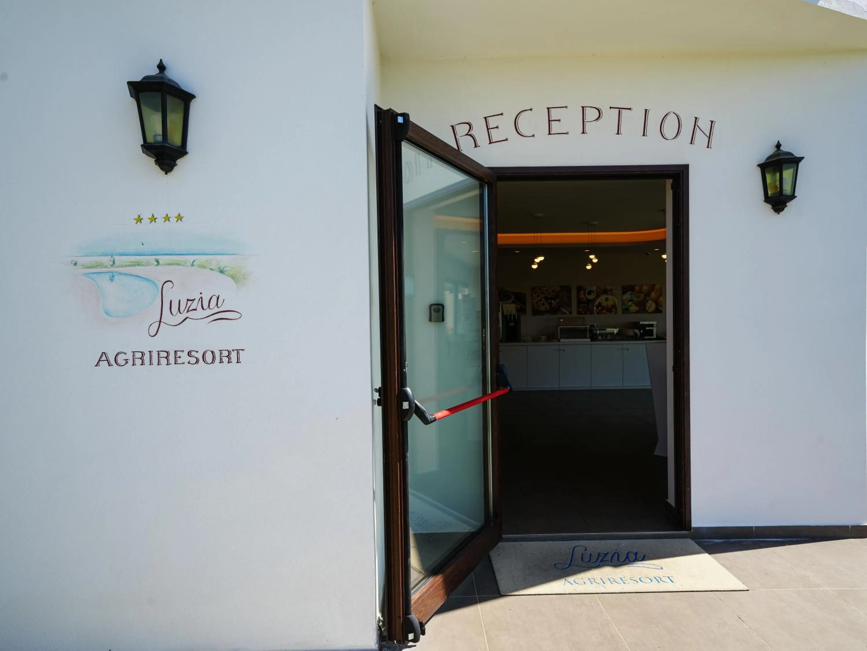 Lobby or reception in LUZIA AGRIRESORT - Piscina Idromassaggio con Vista Mare Aperta fino alle ore 23-00